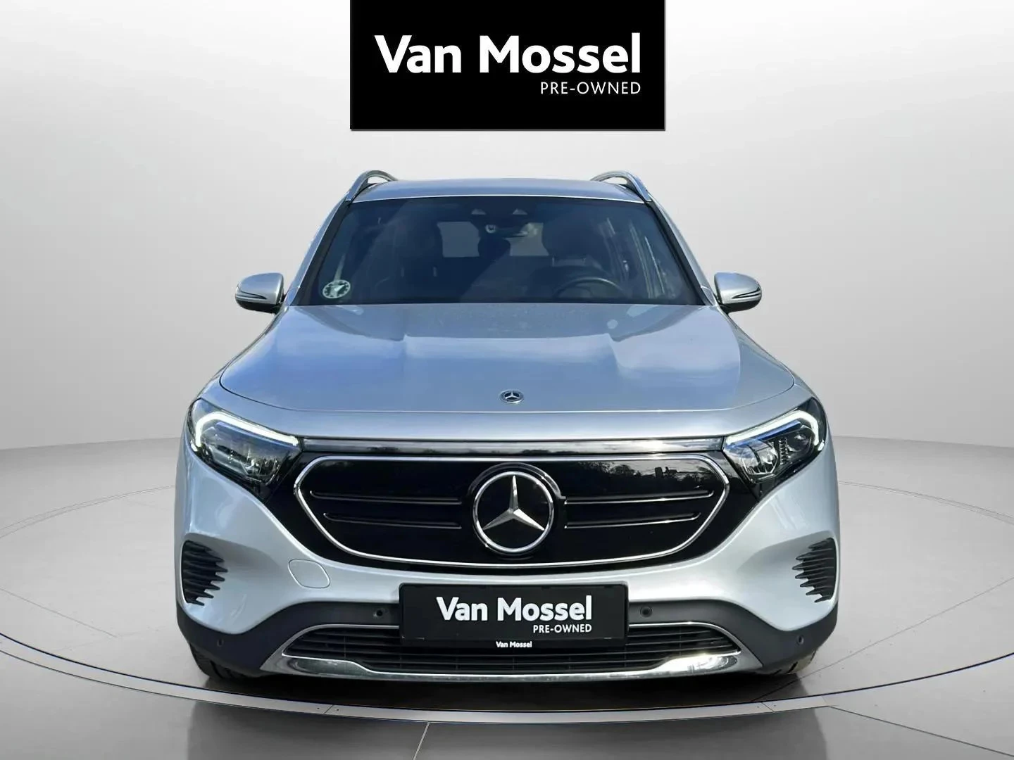 Mercedes-Benz-EQB-image-1