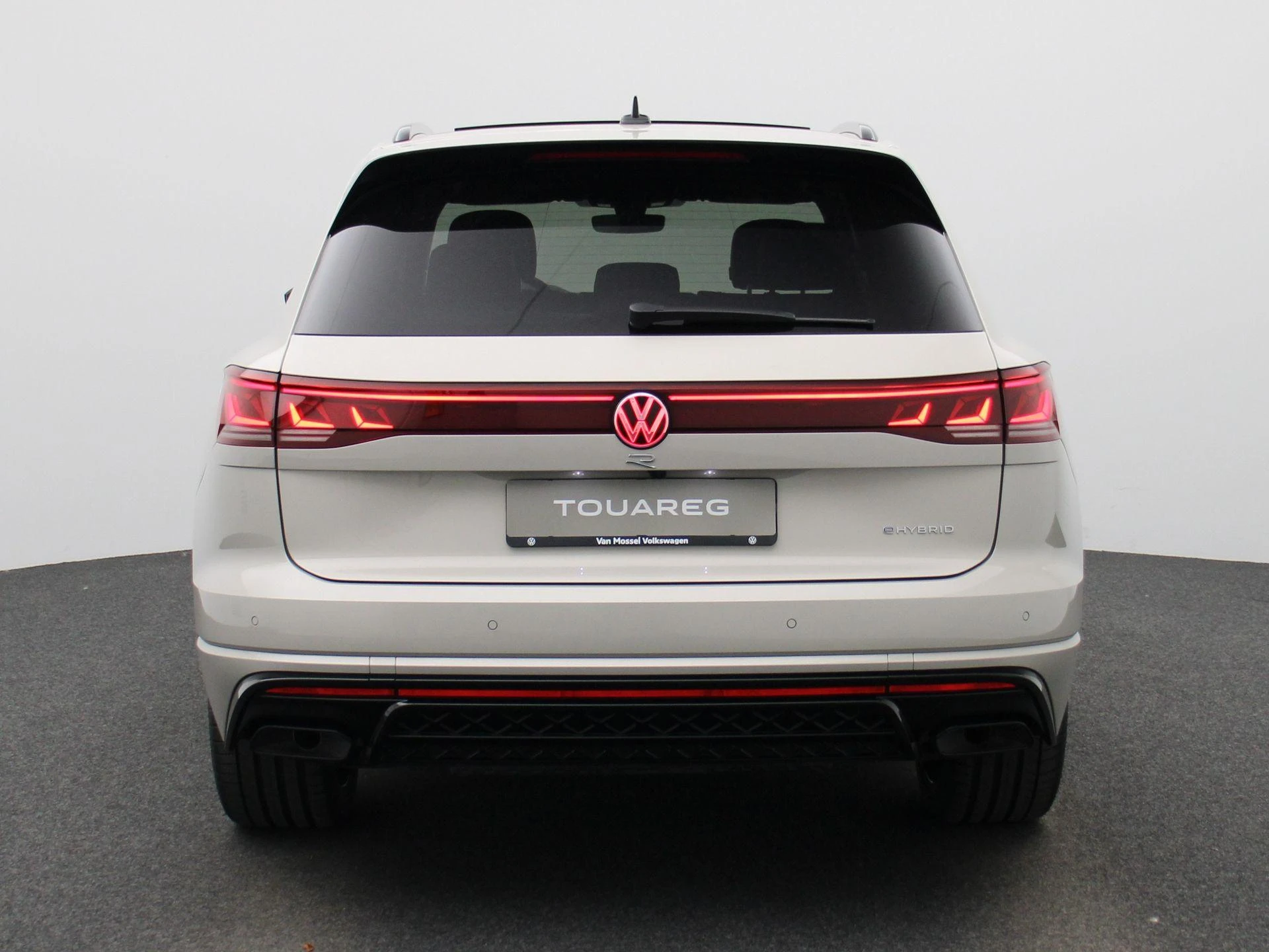 Volkswagen-Touareg-image-4