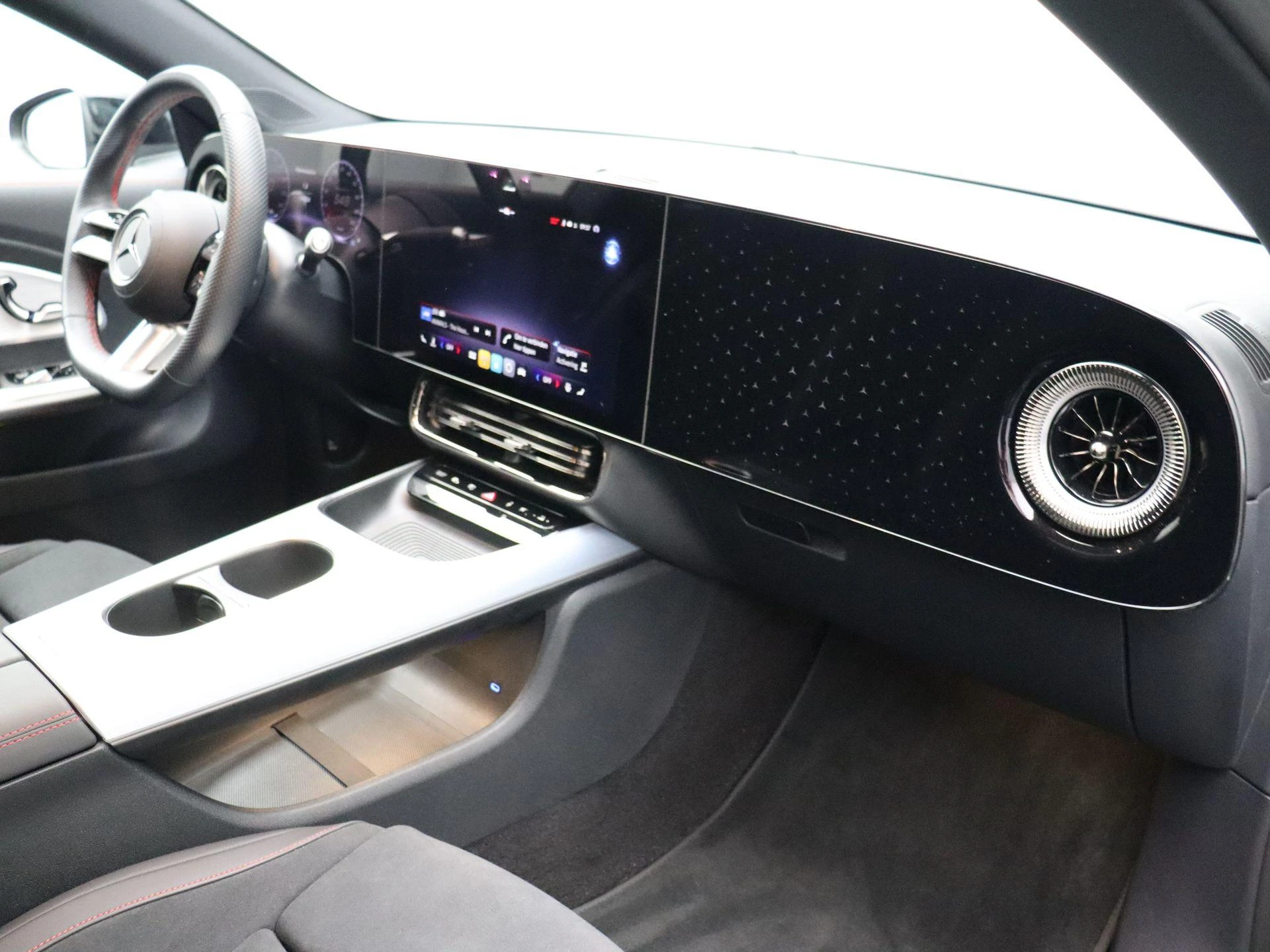 Mercedes-Benz-CLA-image-28