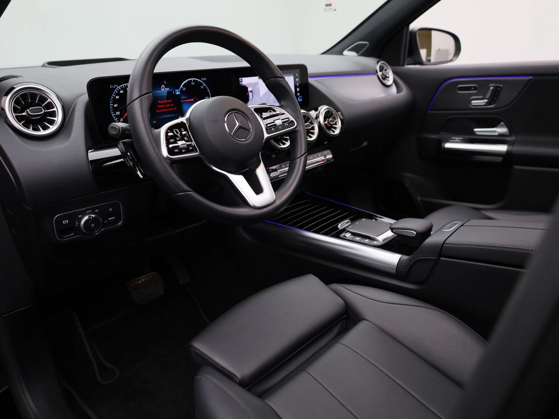 Mercedes-Benz-EQA-image-17