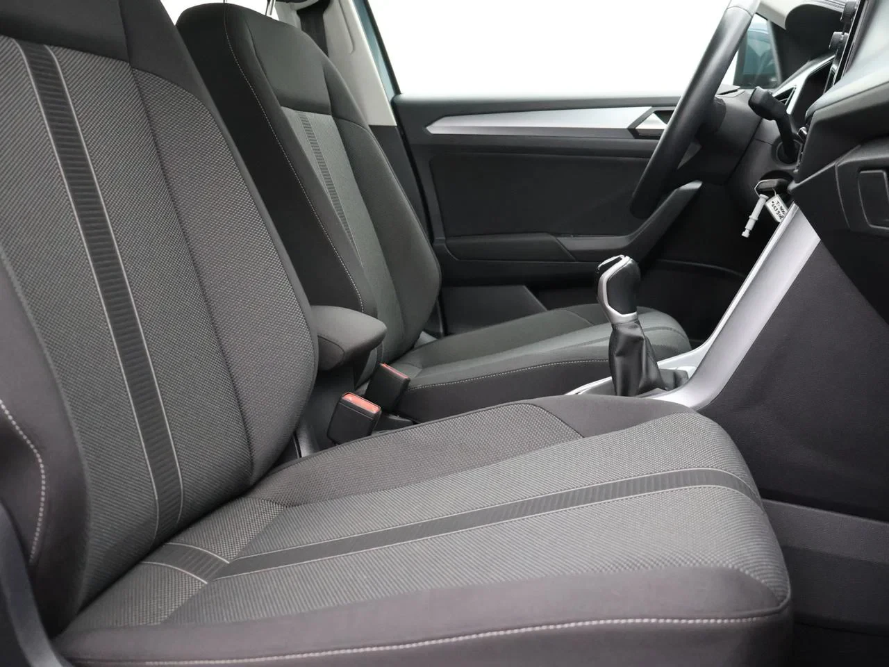 Volkswagen-T-Roc-image-5