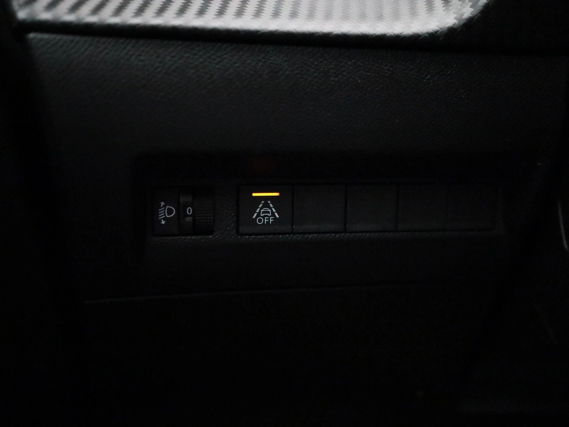 Peugeot-e-208-image-22