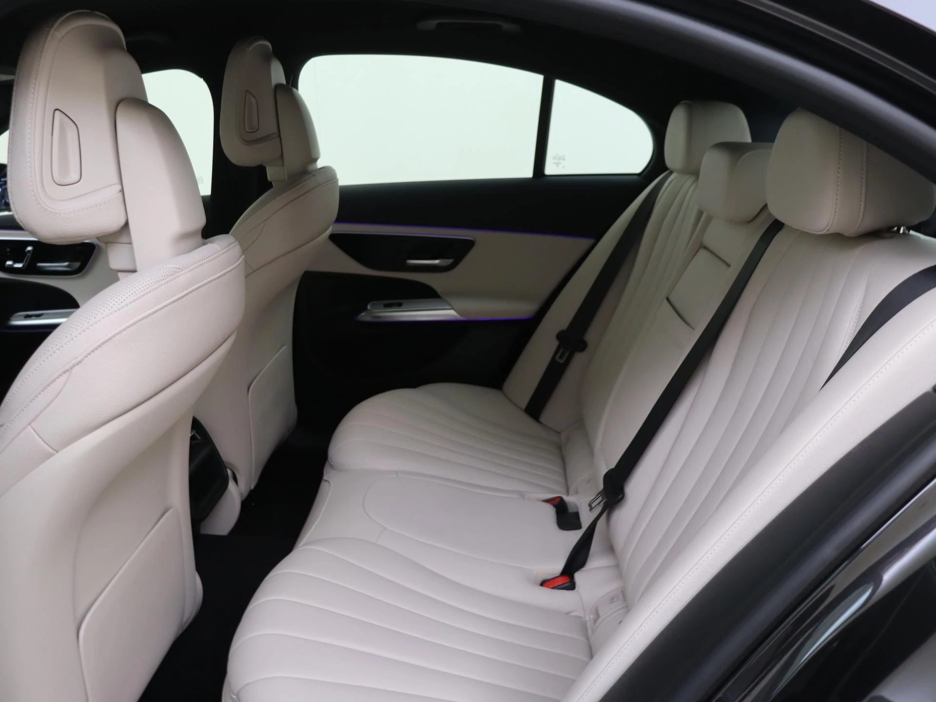 Mercedes-Benz-E-Klasse-image-6