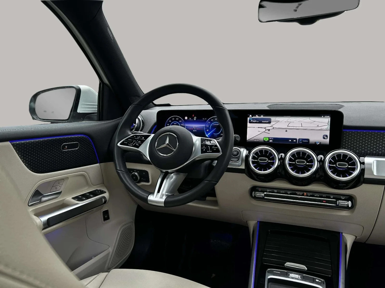 Mercedes-Benz-EQB-image-16