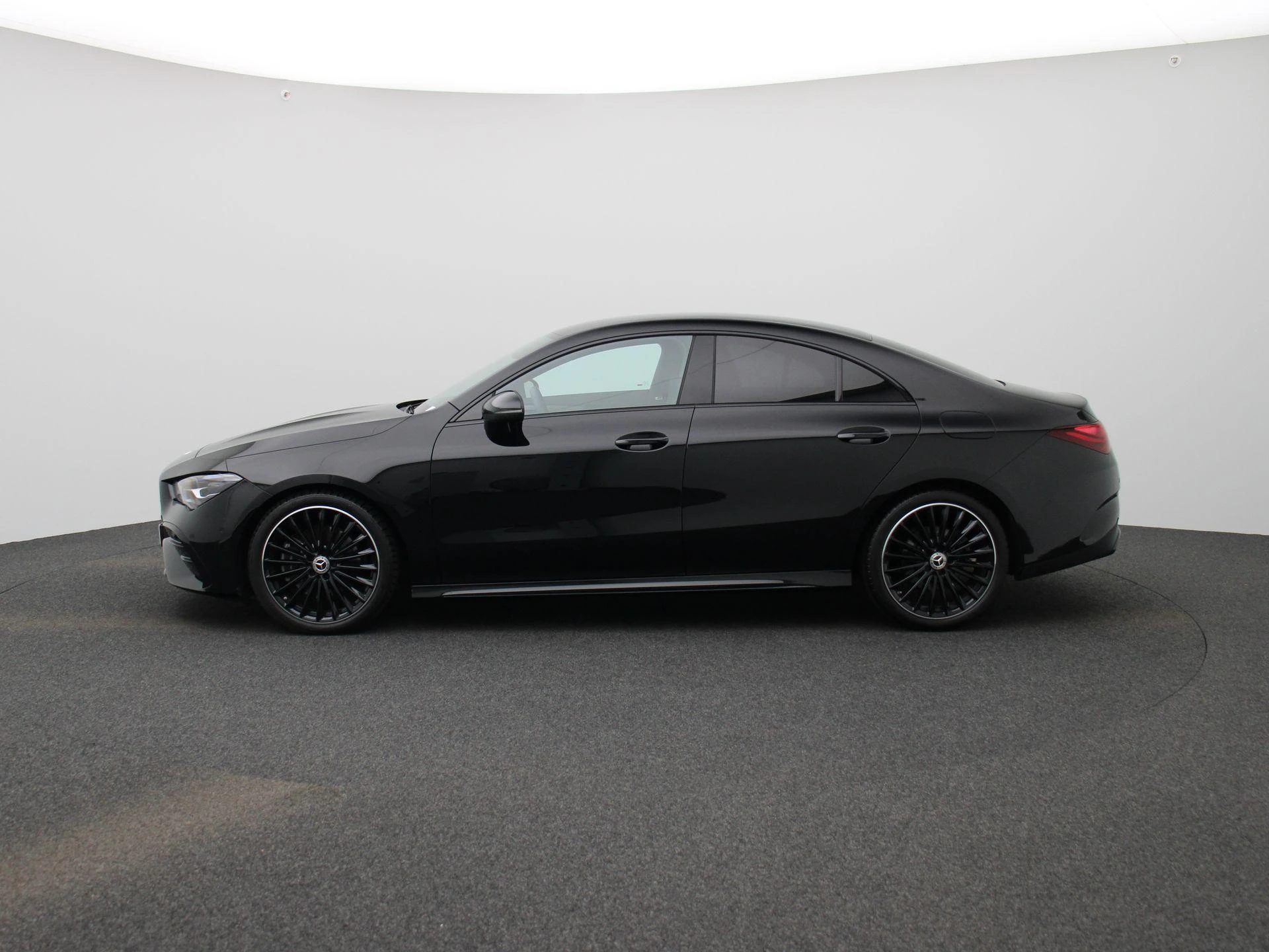 Mercedes-Benz-CLA-image-3