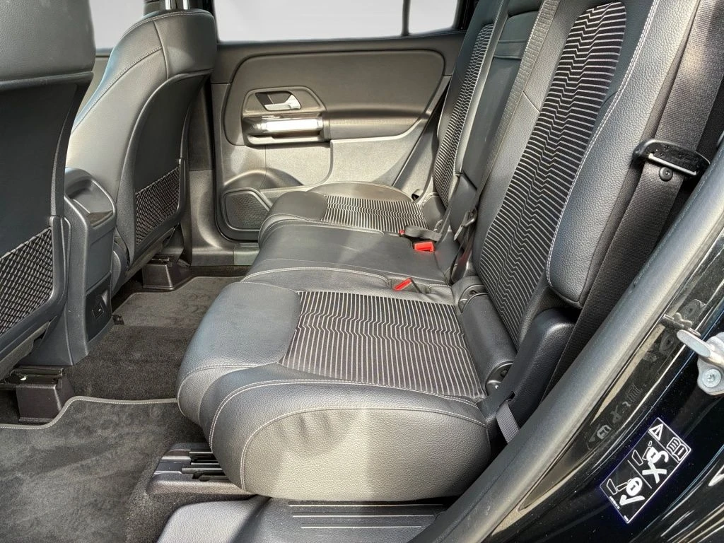 Mercedes-Benz-GLB 180-image-9