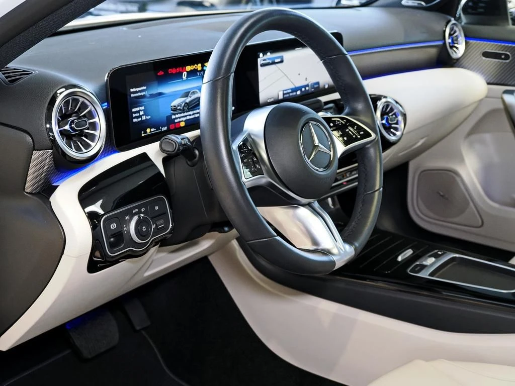 Mercedes-Benz-A-Klasse 200-image-9