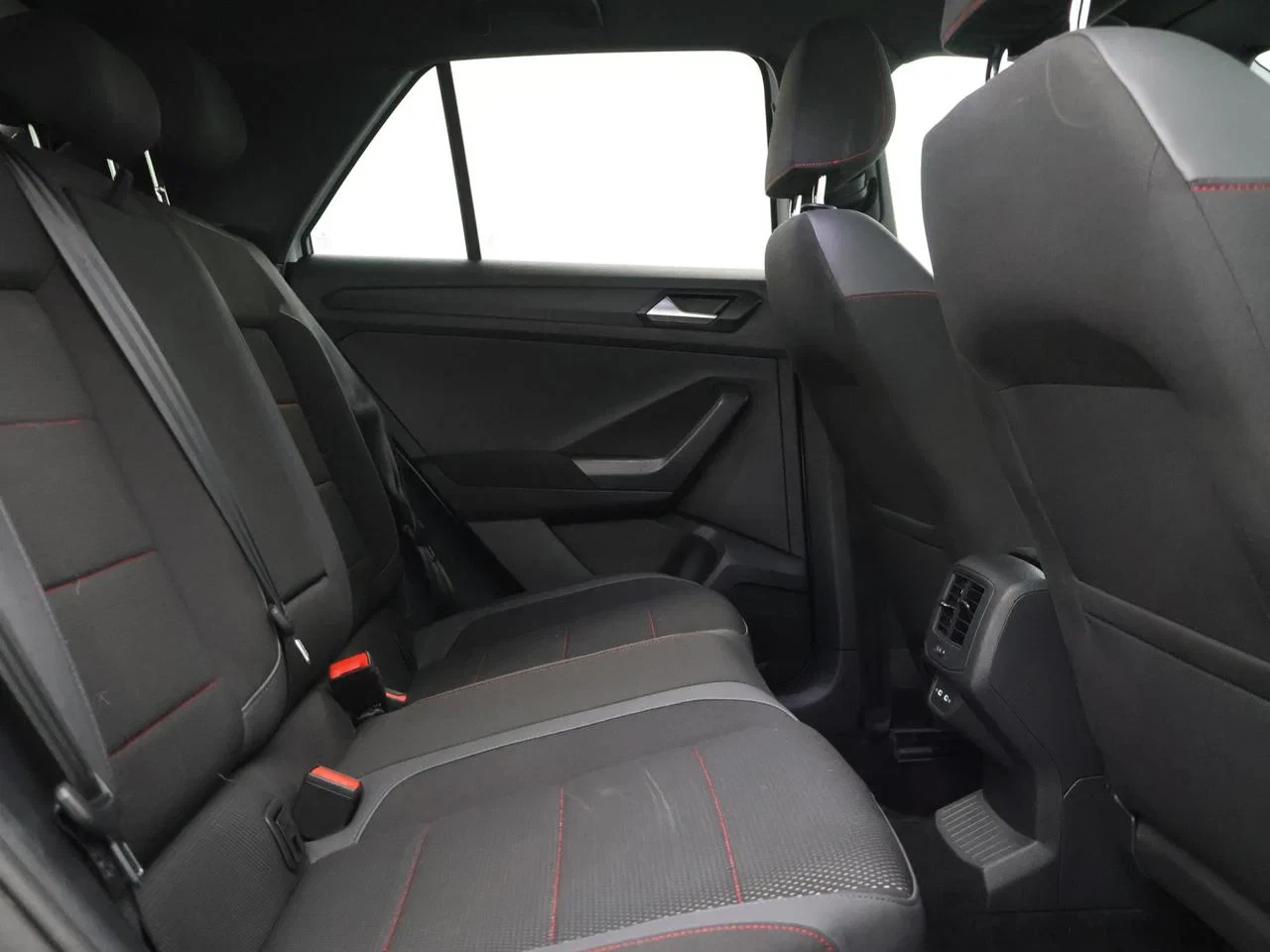 Volkswagen-T-Roc-image-3