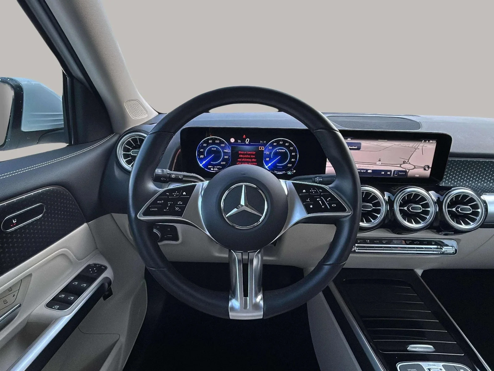 Mercedes-Benz-EQB-image-11