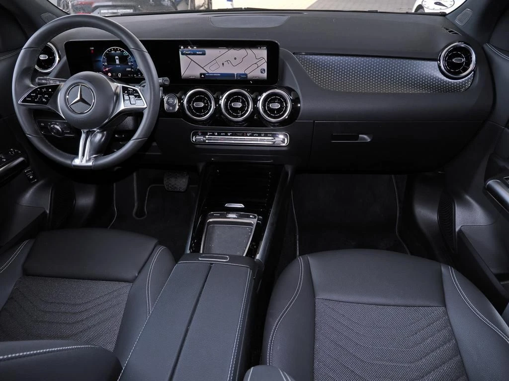 Mercedes-Benz-GLA 200 d-image-12