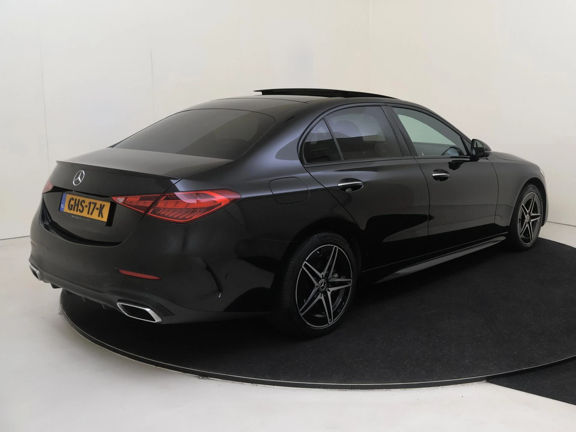 Mercedes-Benz-C-Klasse-image-3