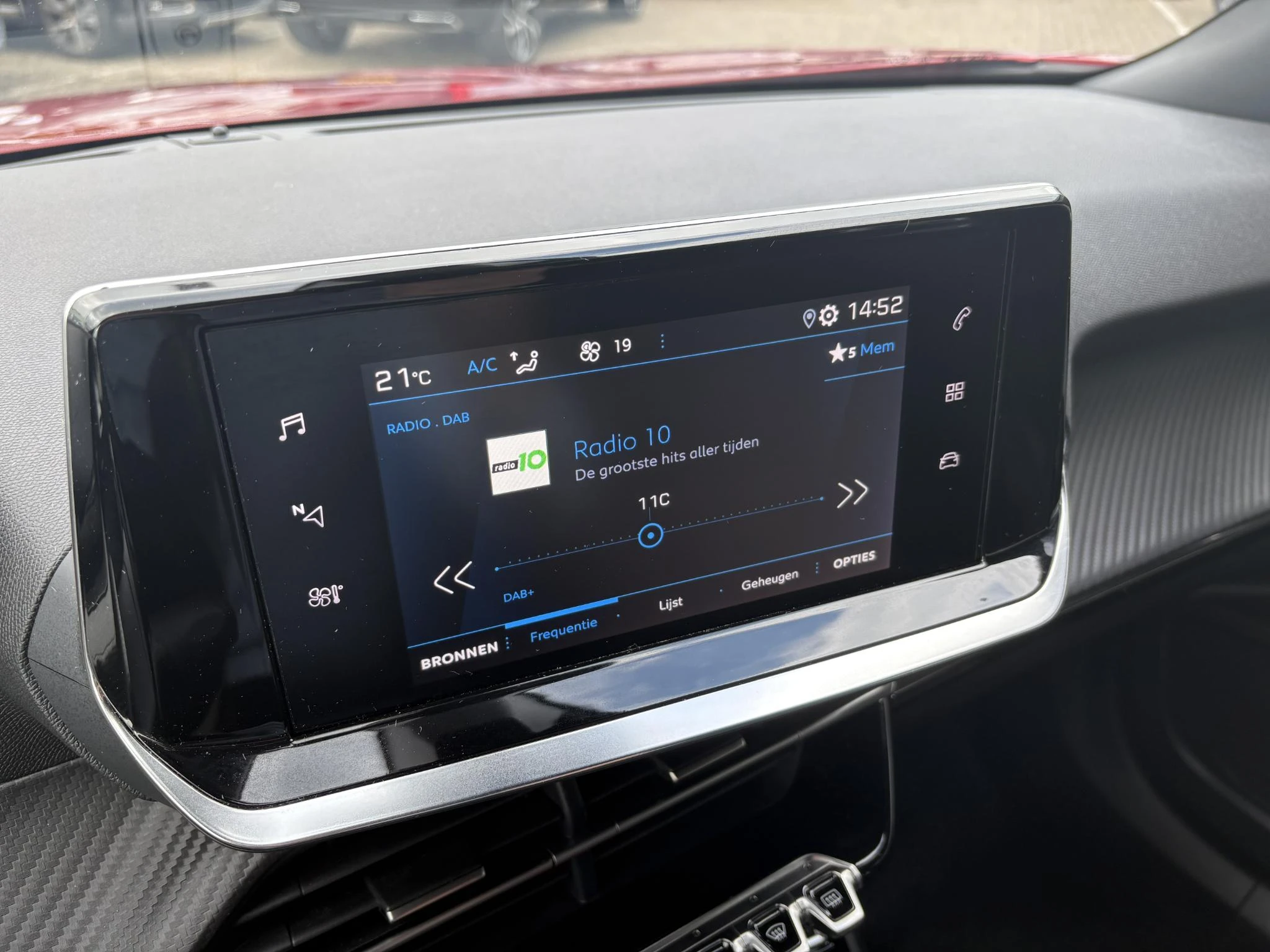 Peugeot-2008-image-13