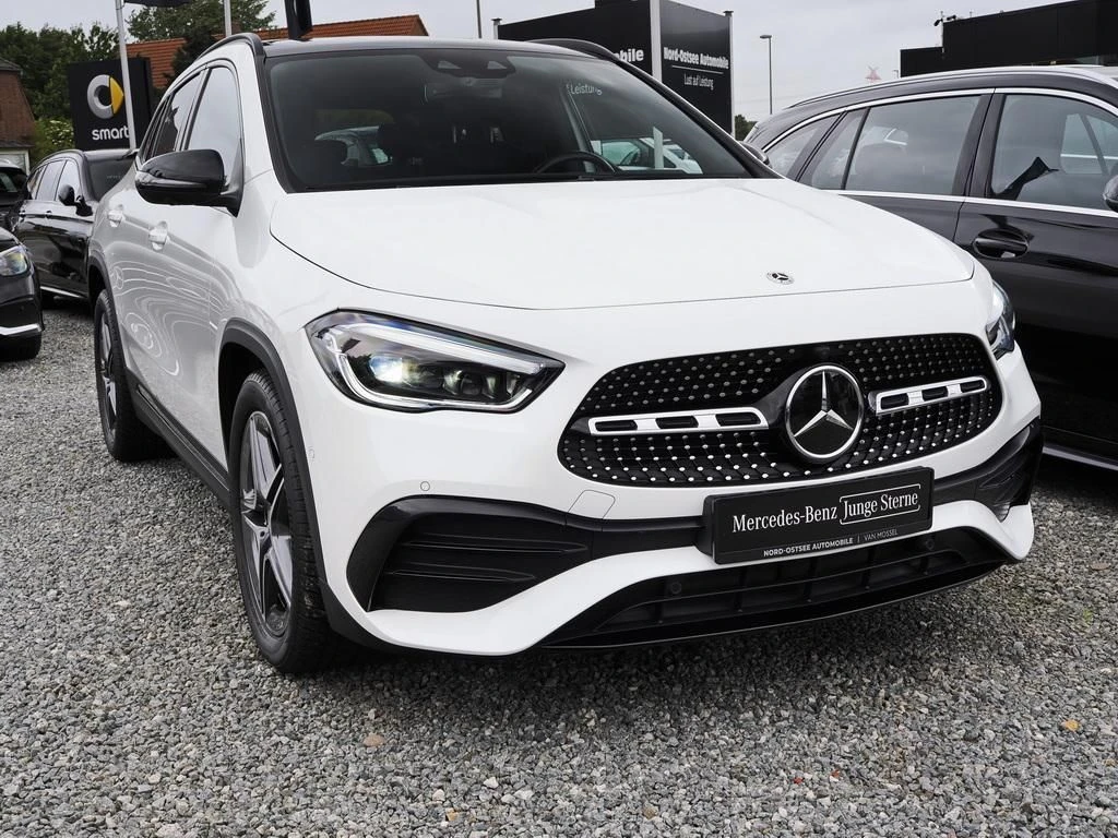 Mercedes-Benz-GLA 220 d-image-4