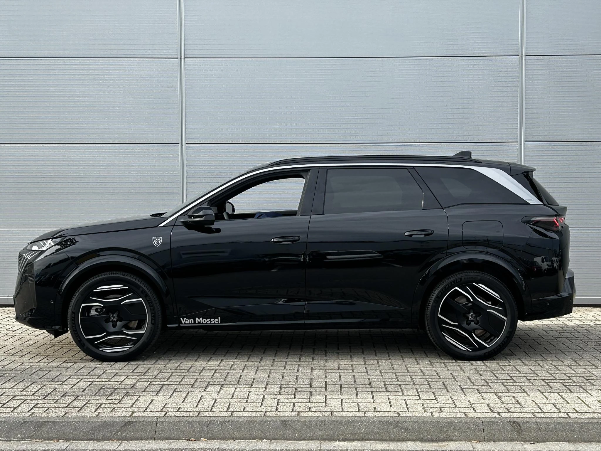 Peugeot-e-5008-image-2