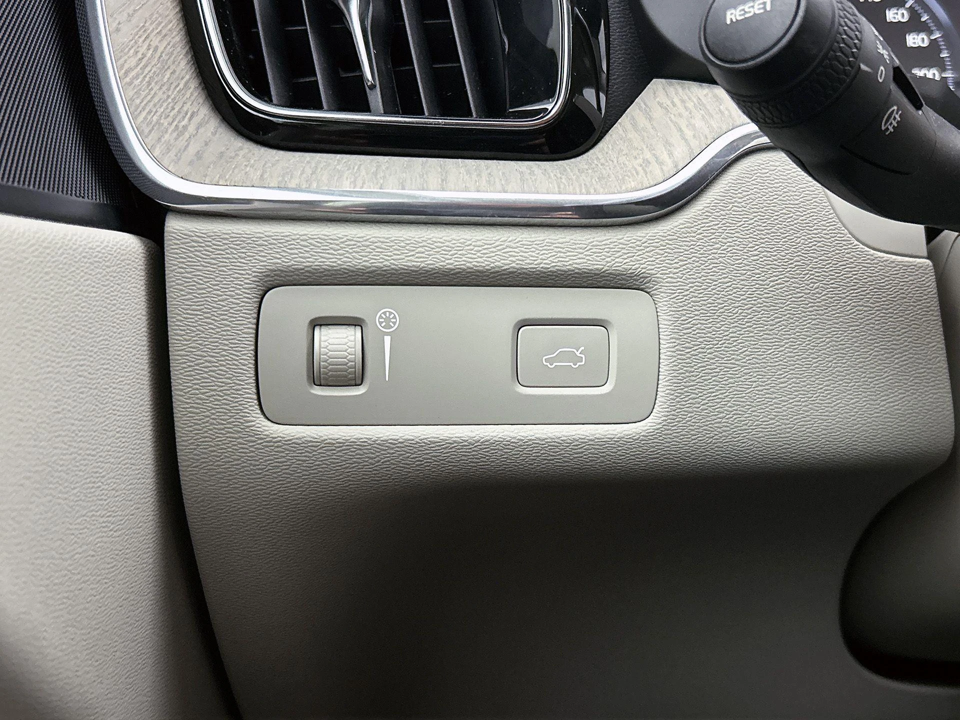 Volvo-XC60-image-14