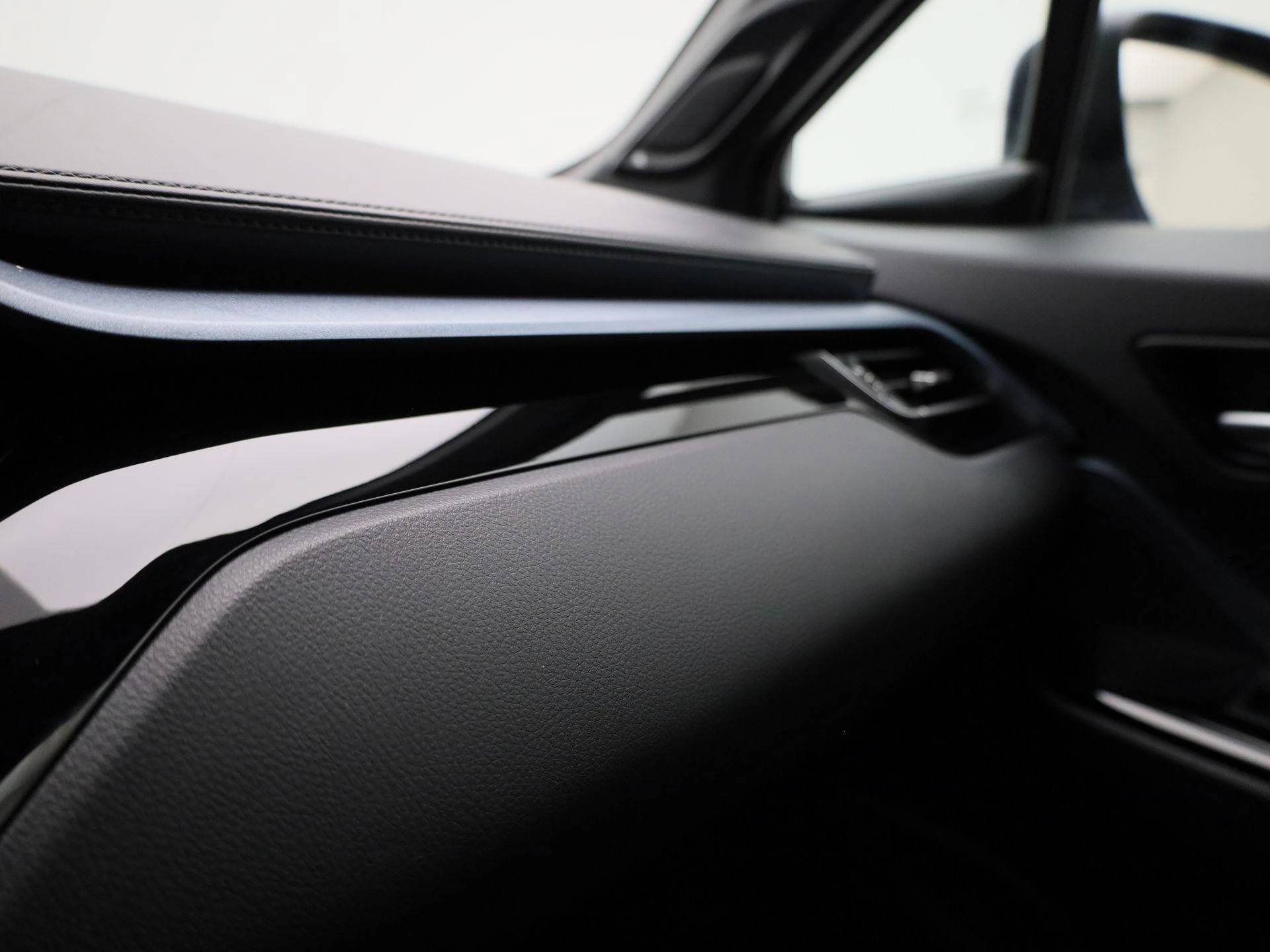 Toyota-C-HR-image-28