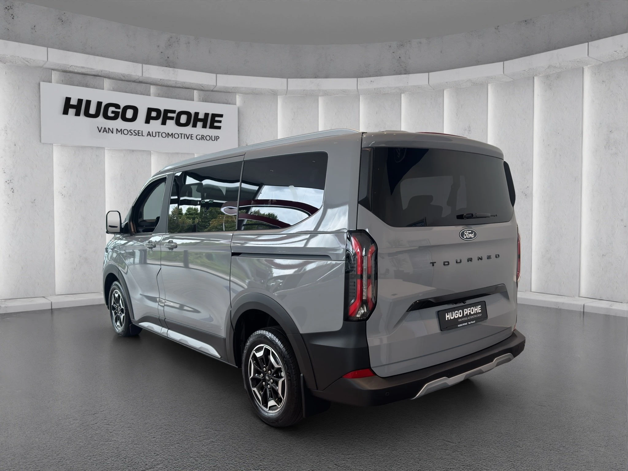 Ford-Tourneo Custom-image-2