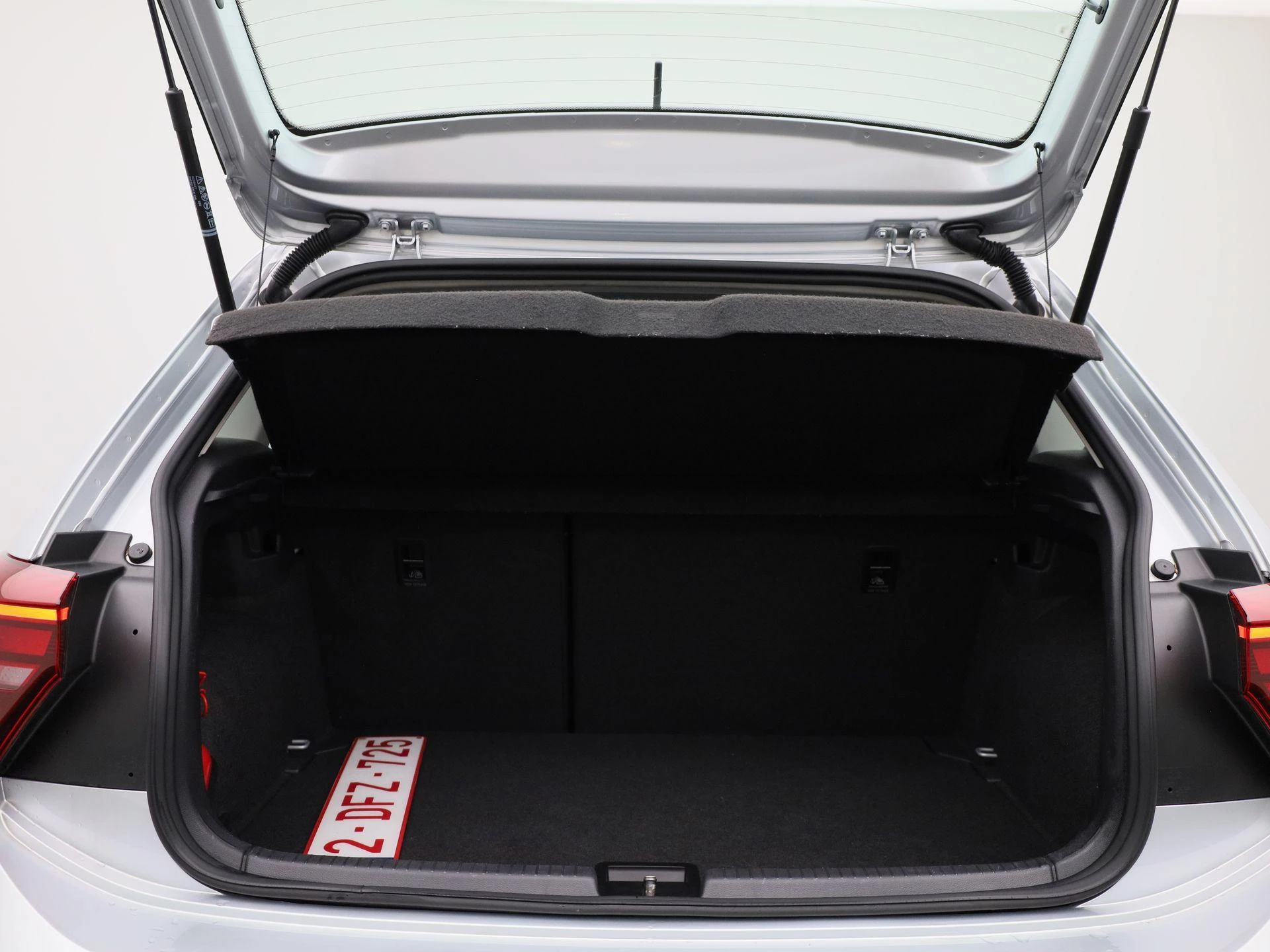 Volkswagen-Polo-image-13