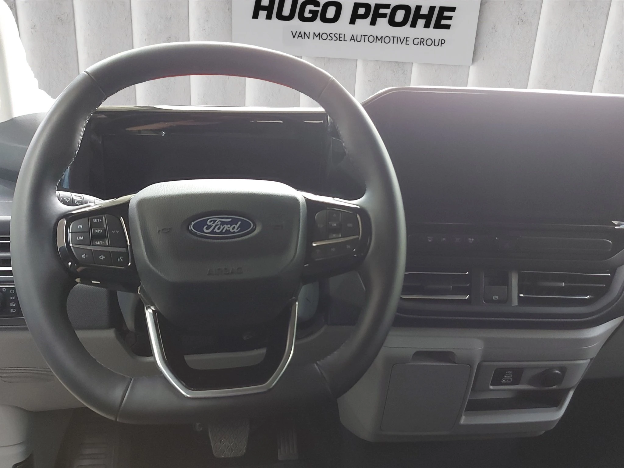 Ford-Tourneo Custom-image-11