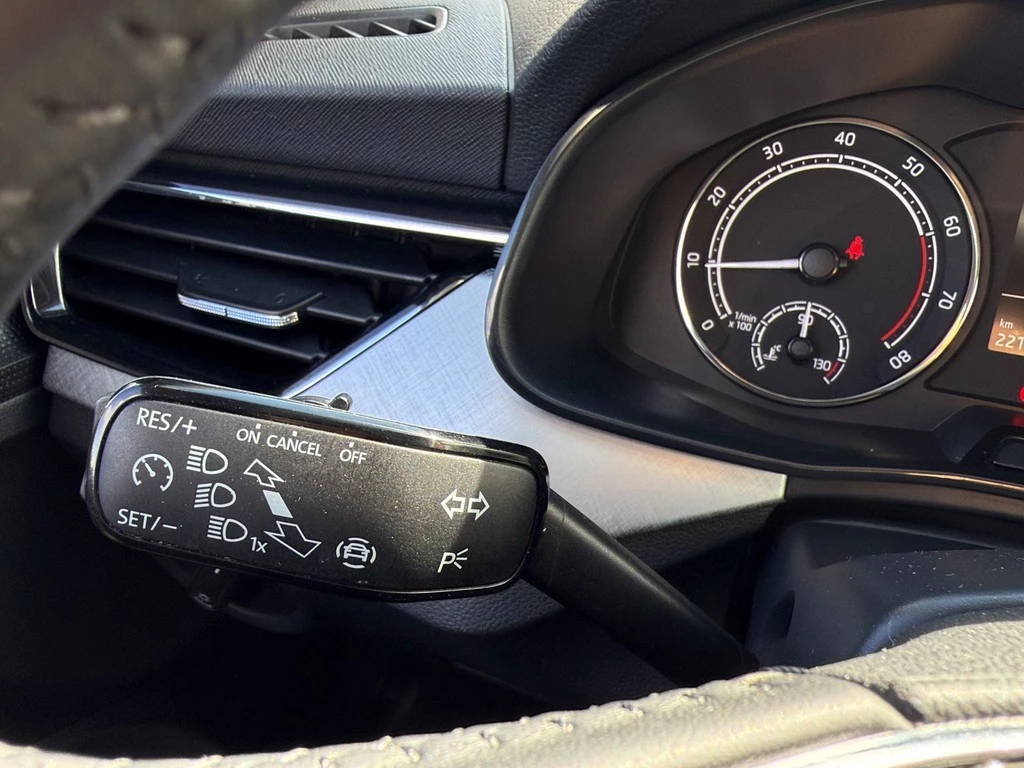 Škoda Kamiq 1.0 TSI Tour *KAMERA*LED*SITZHEIZUNG*