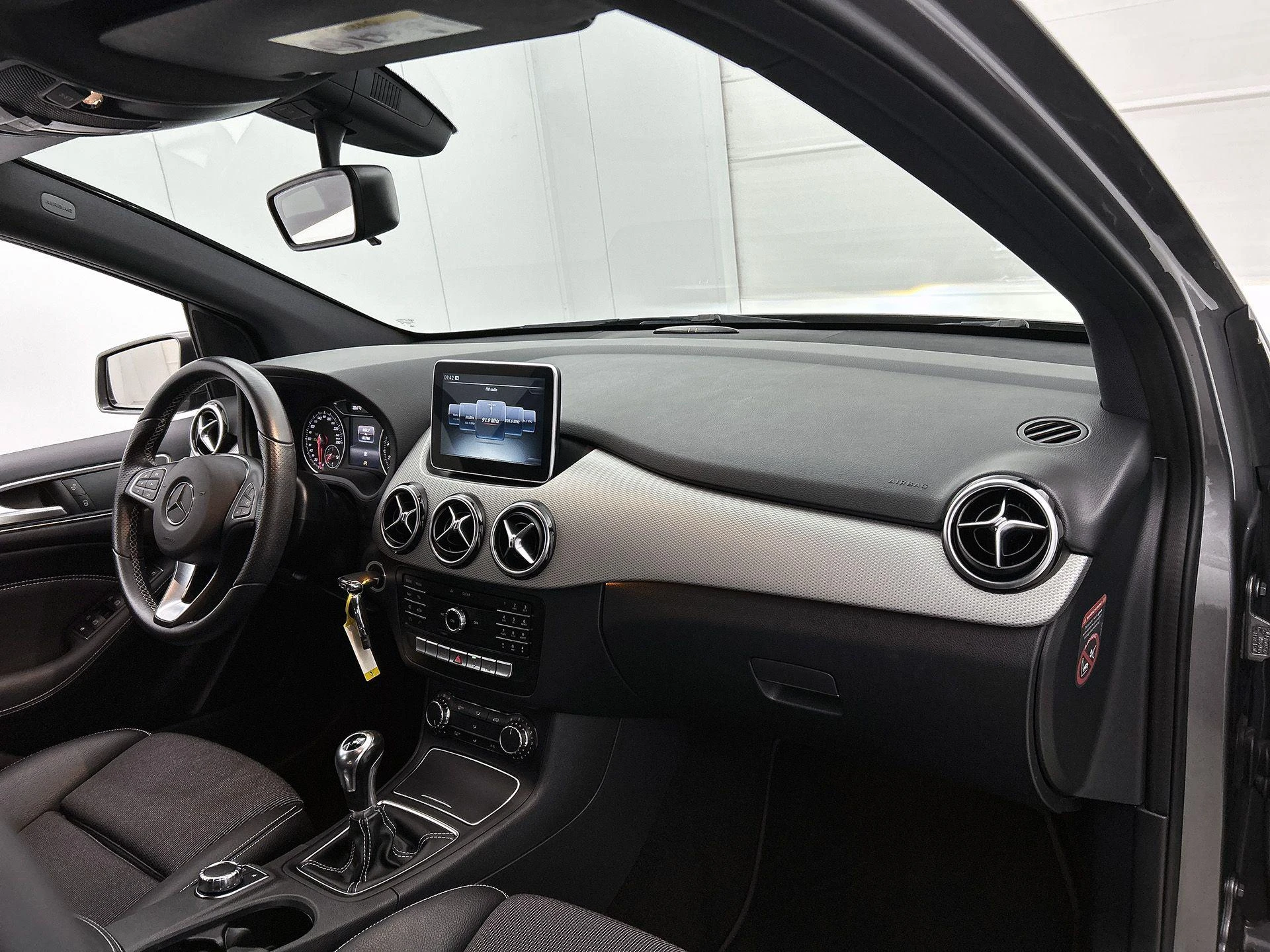 Mercedes-Benz-B-Klasse-image-17