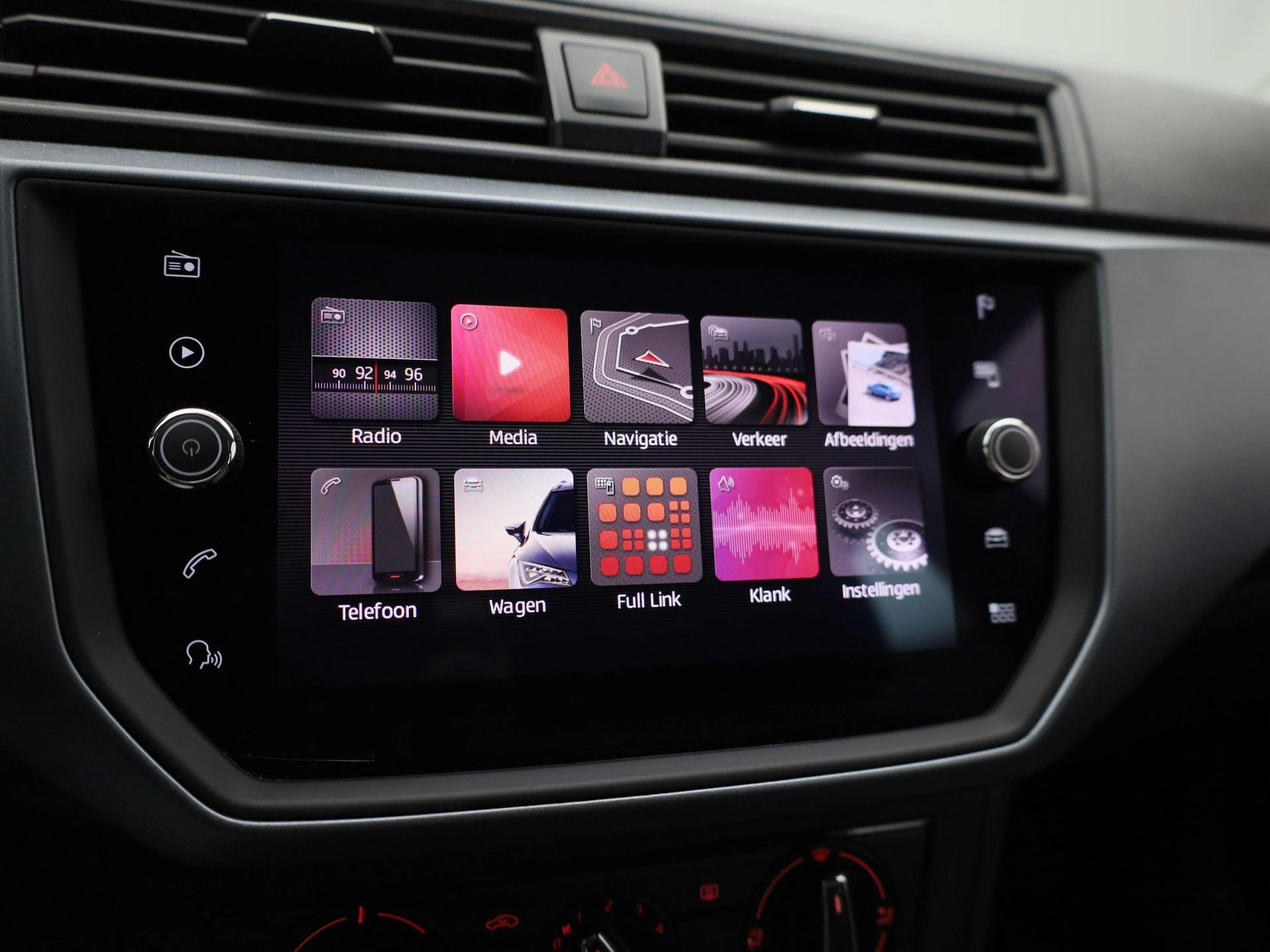 SEAT-Arona-image-25