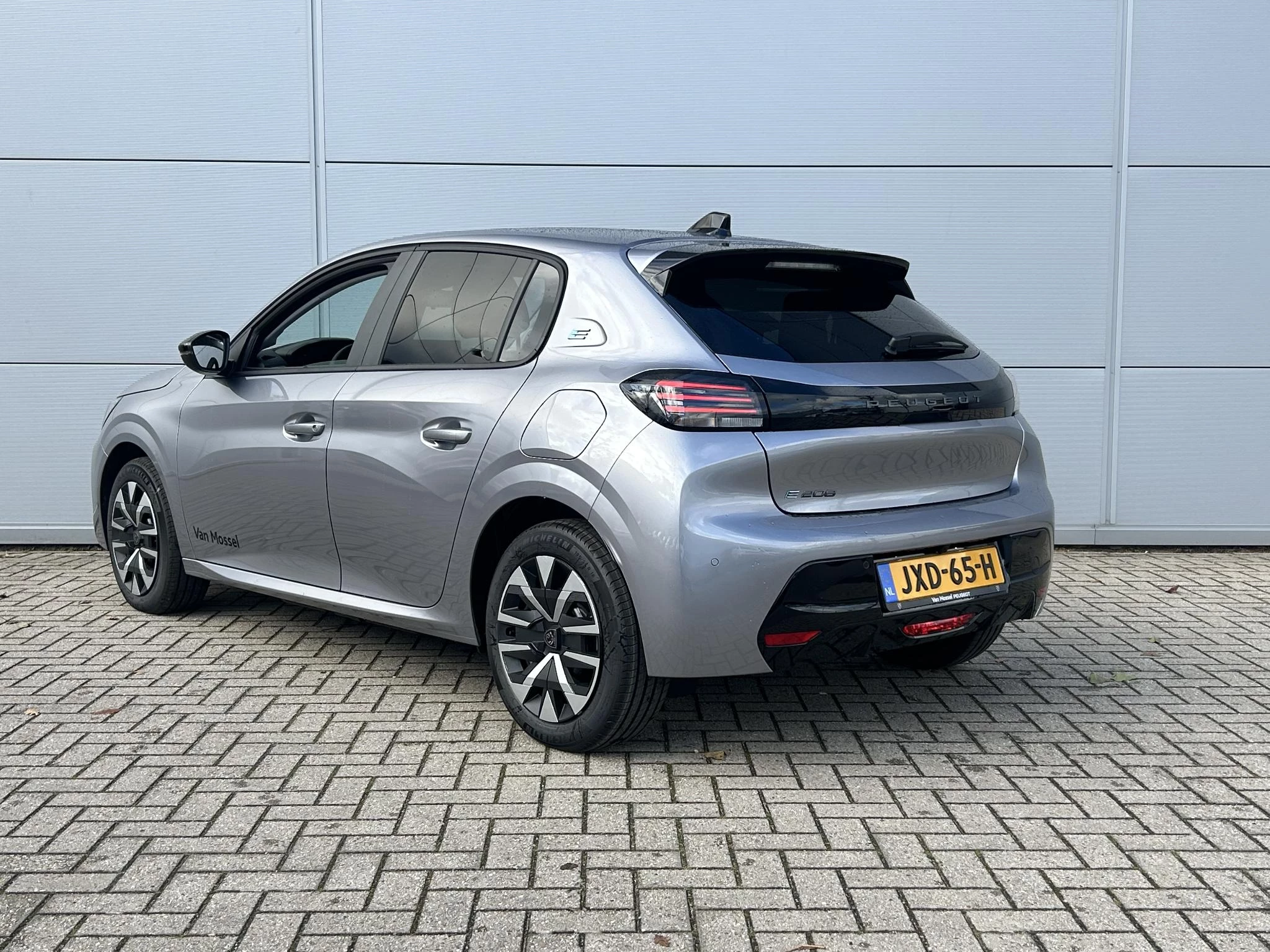 Peugeot-e-208-image-3