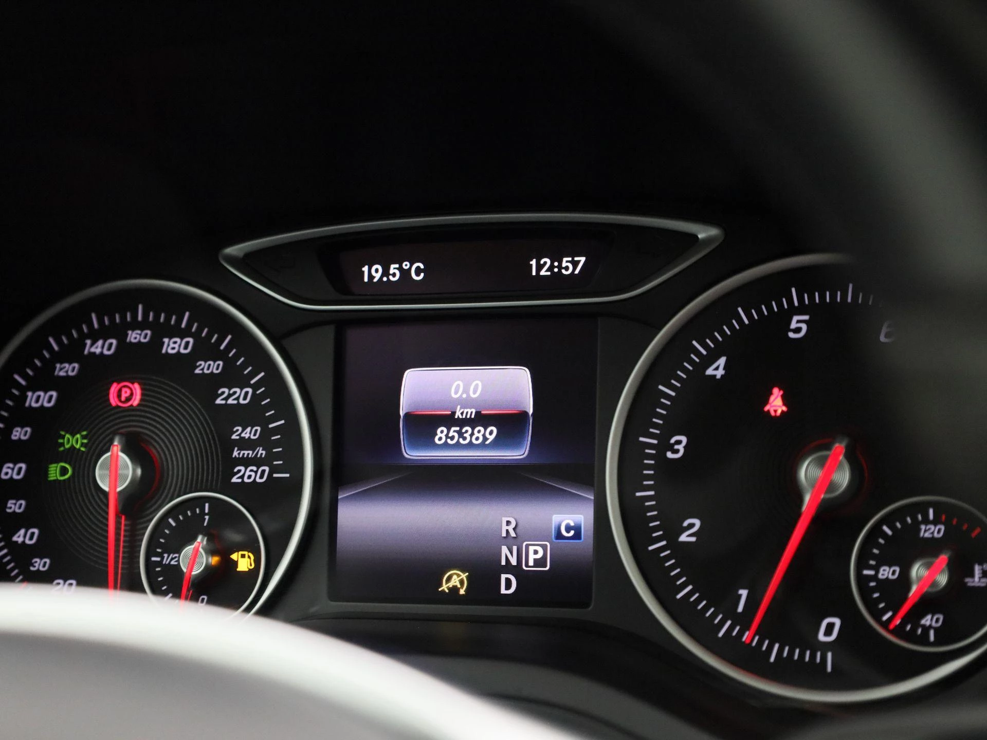 Mercedes-Benz-B-Klasse-image-23