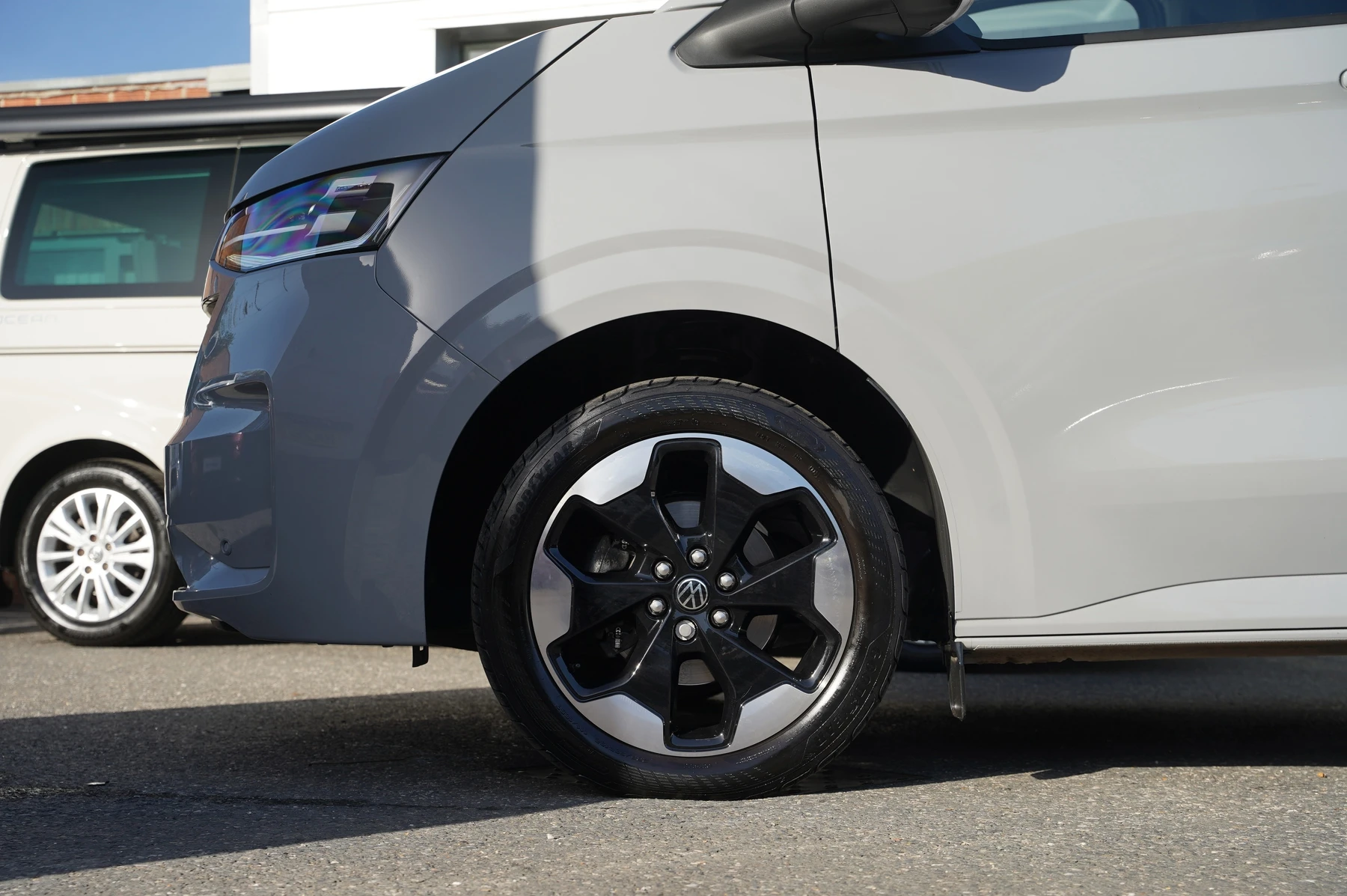 Volkswagen-Transporter-image-4