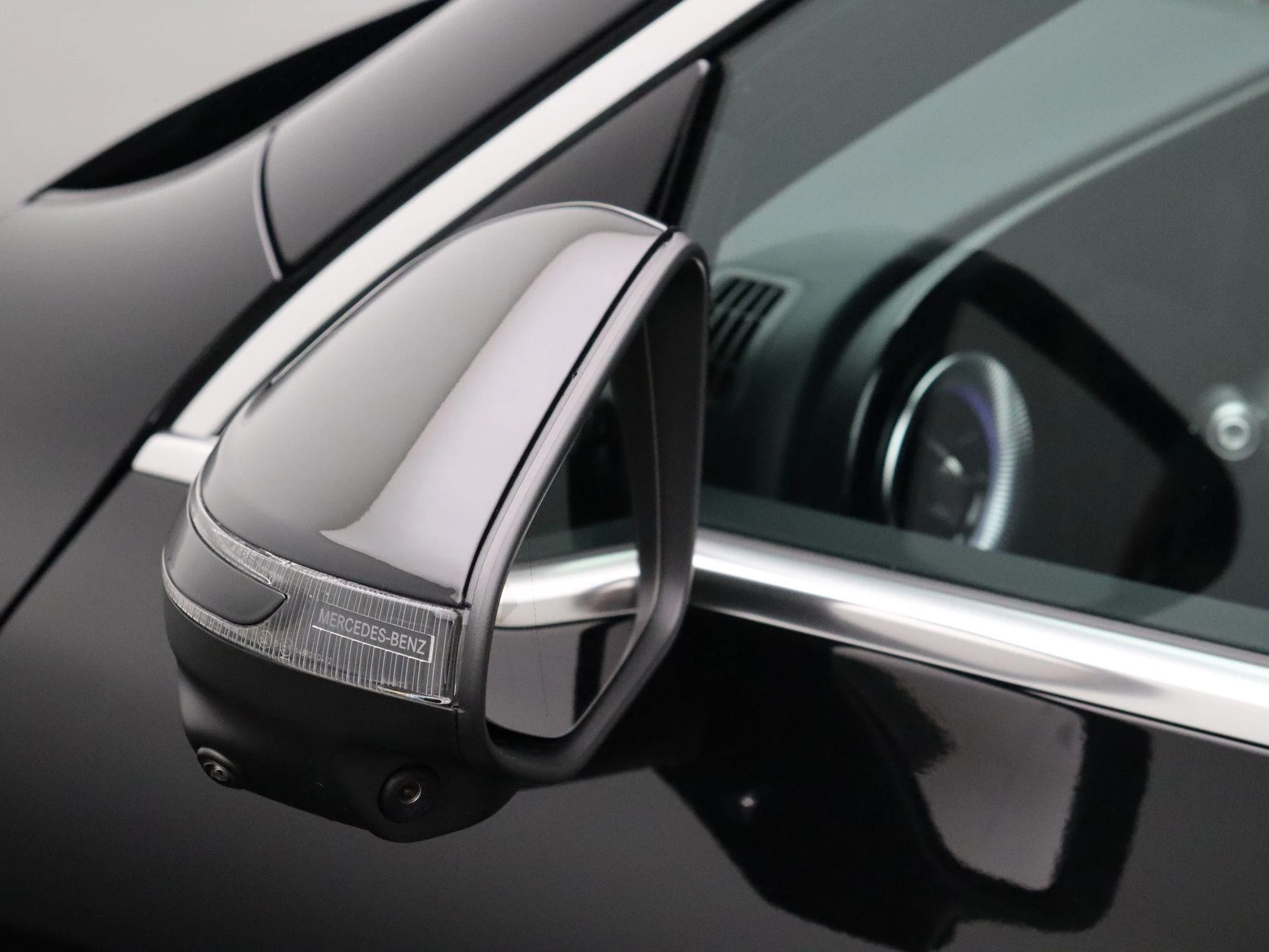 Mercedes-Benz-GLB-image-7