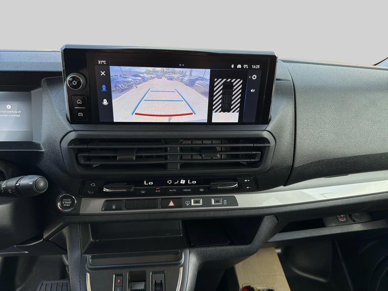 Opel-Vivaro-image-10