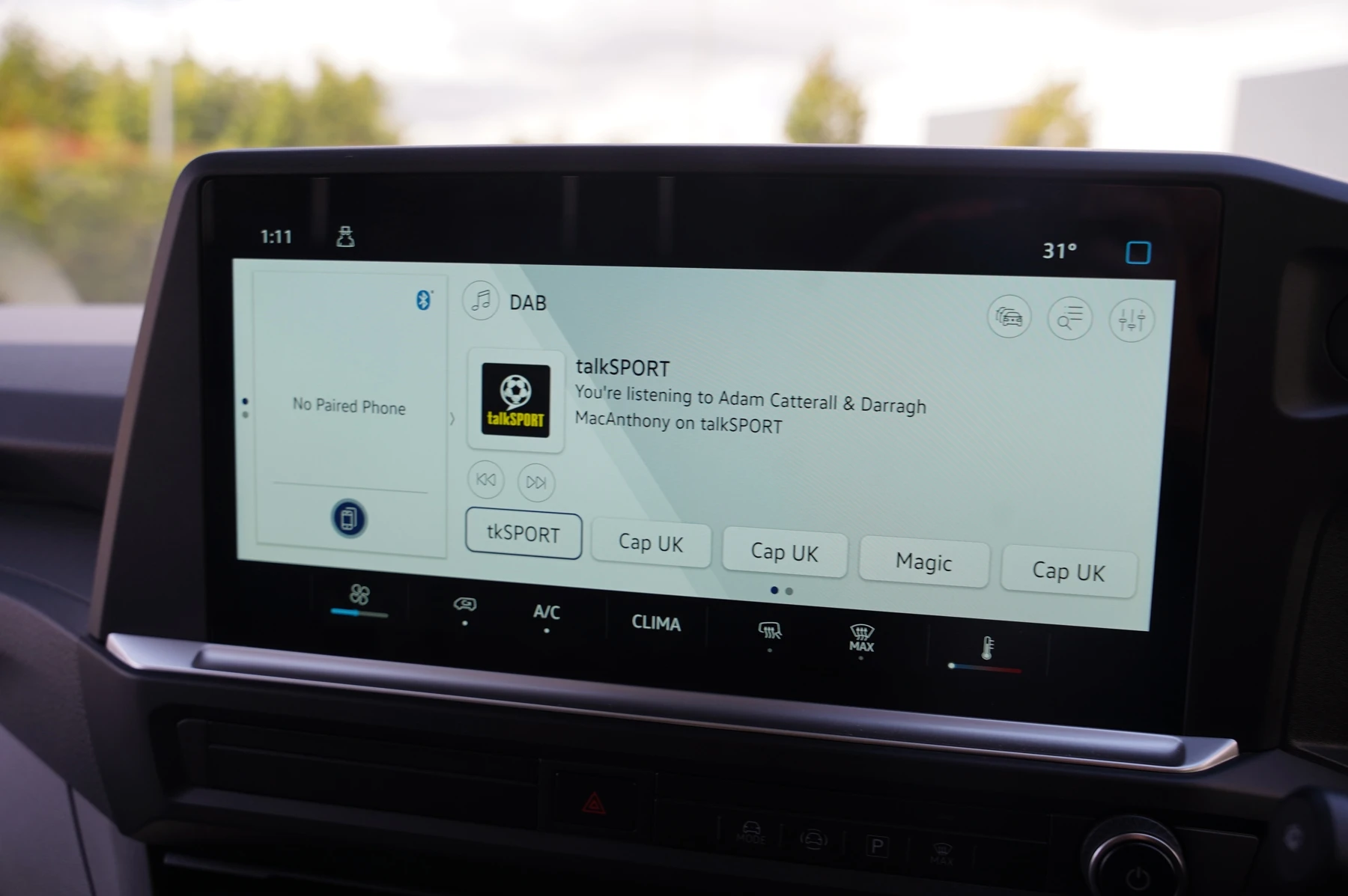 Volkswagen-Transporter-image-20