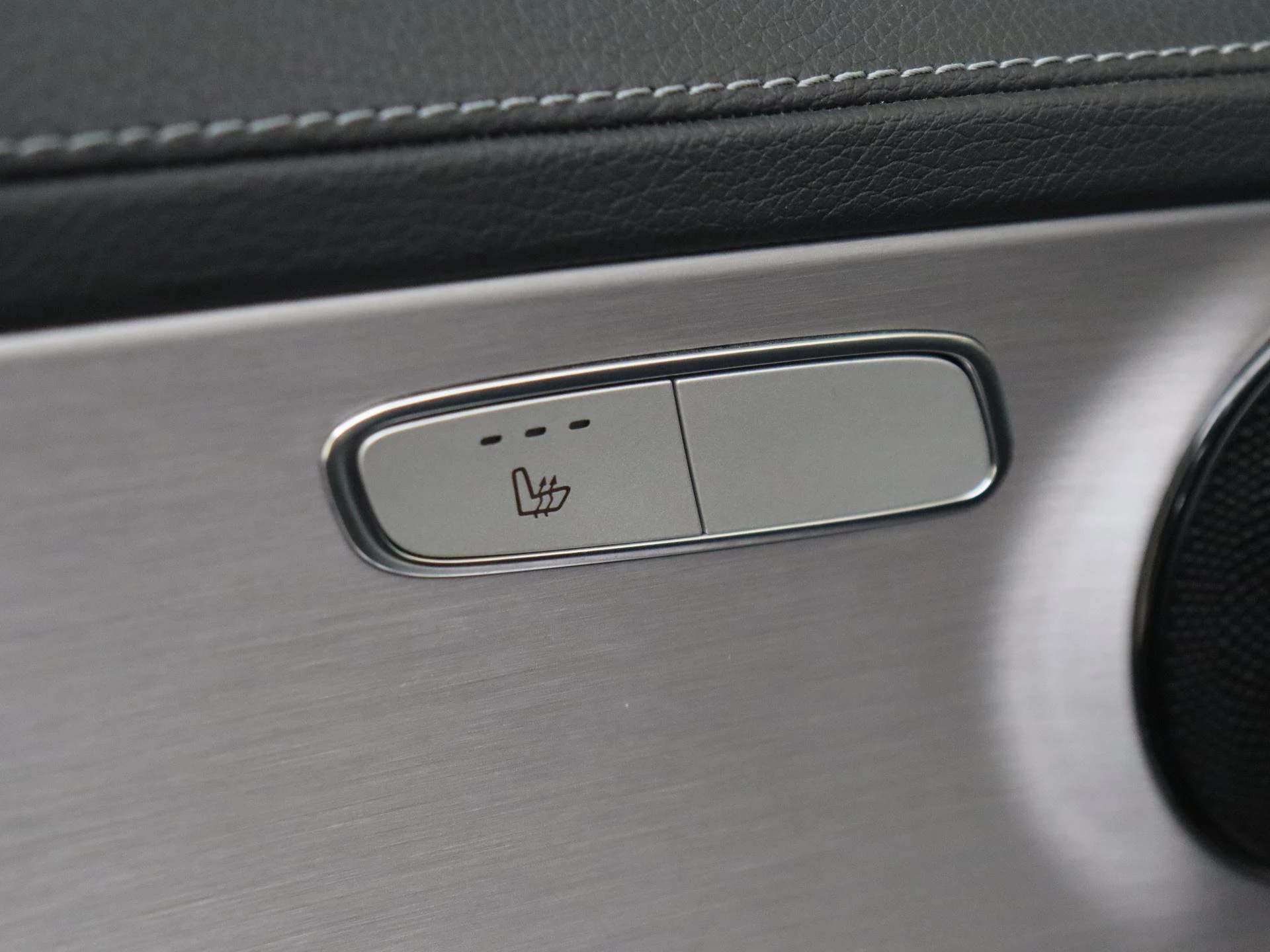 Mercedes-Benz-C-Klasse-image-25