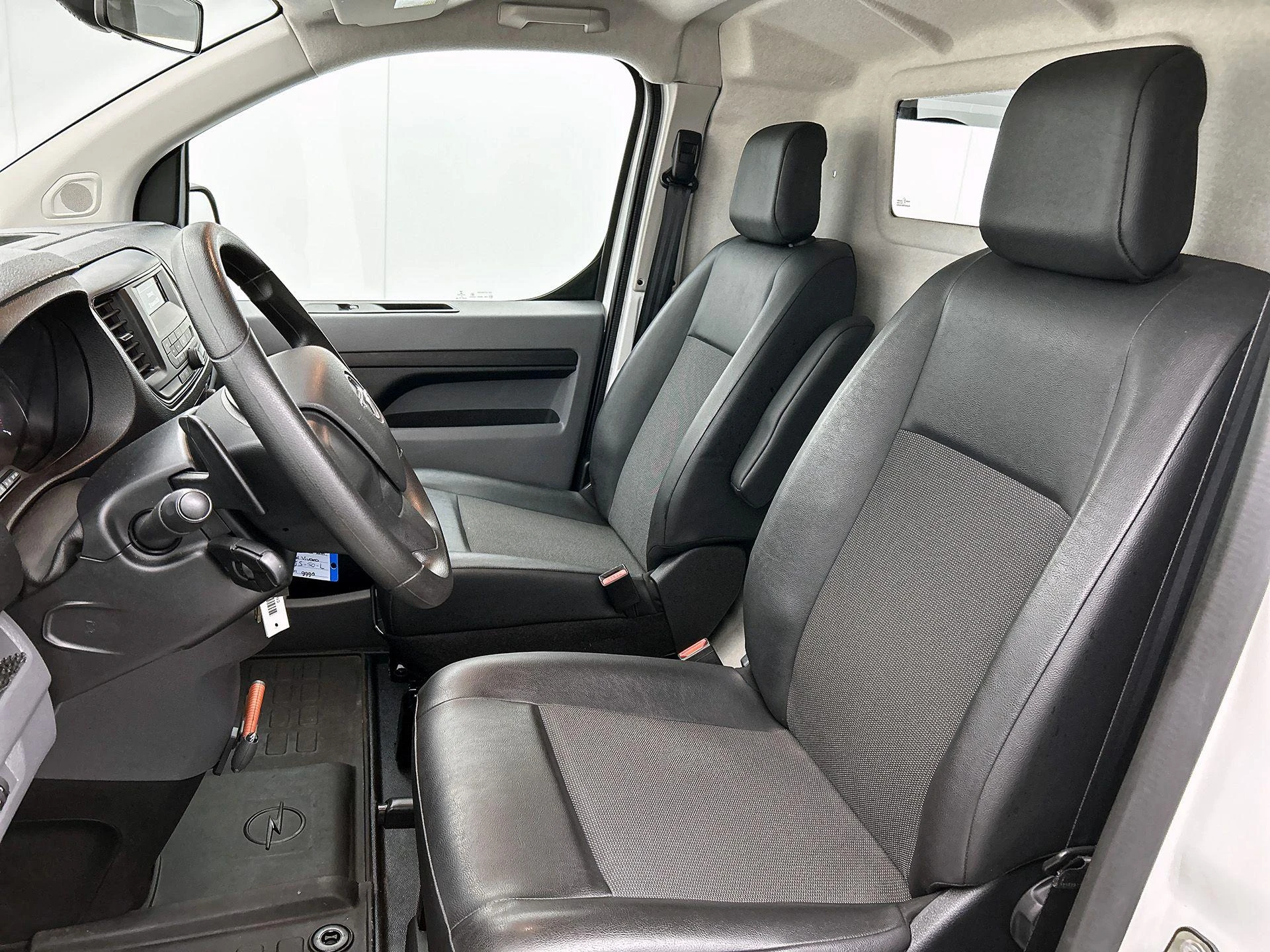 Opel-Vivaro-image-28