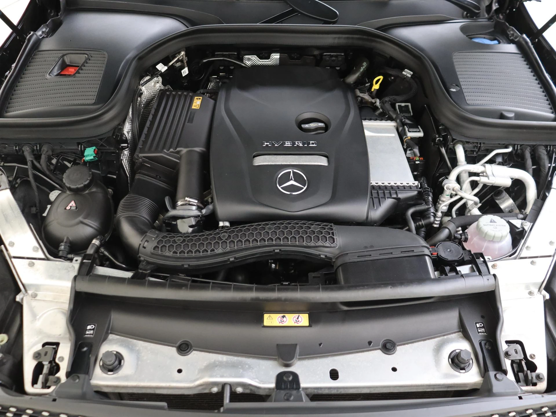 Mercedes-Benz-GLC-image-2