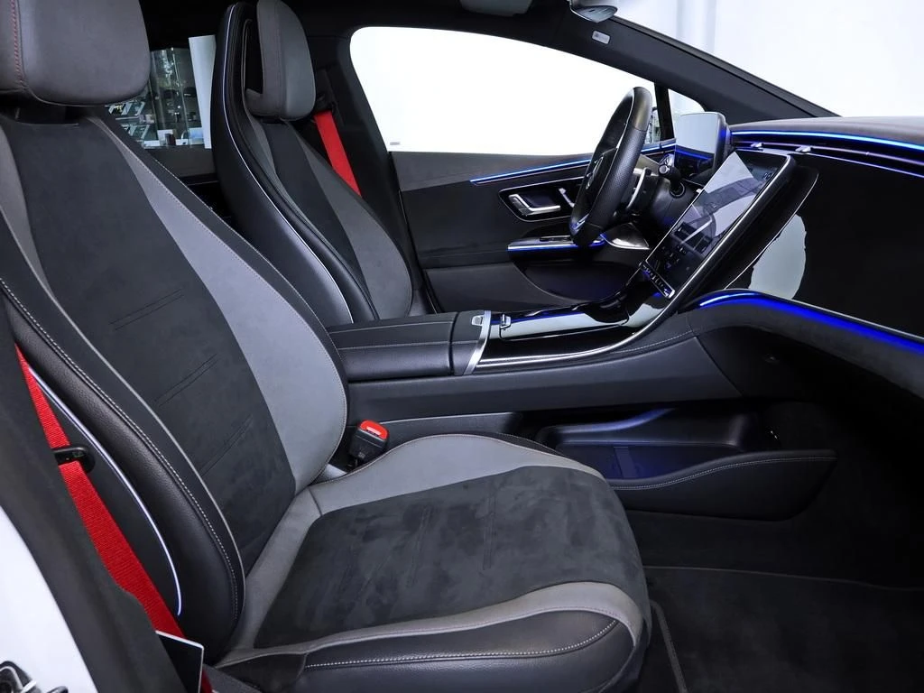 Mercedes-AMG-EQE 43 AMG-image-13