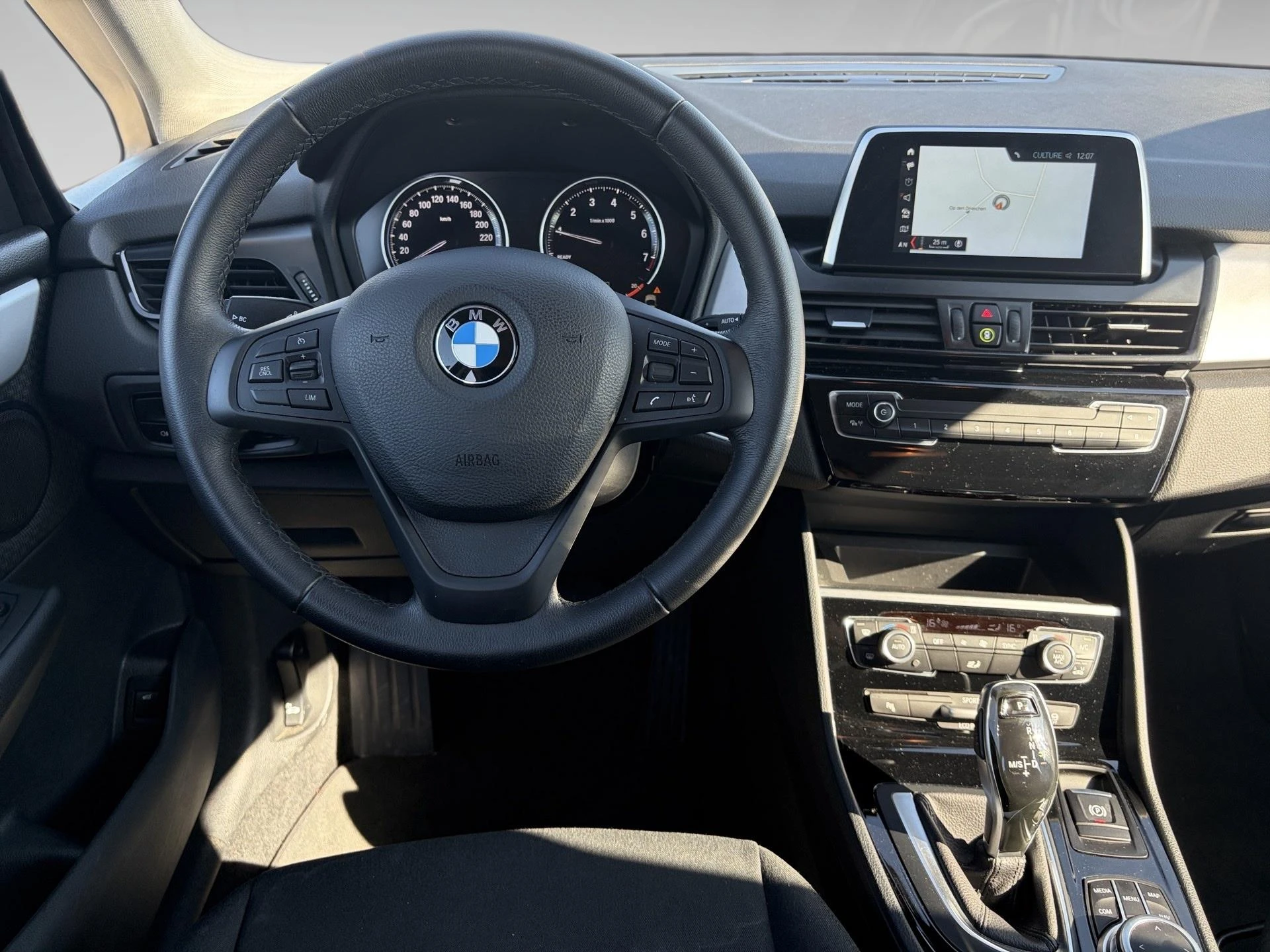 BMW-Série 2-image-3