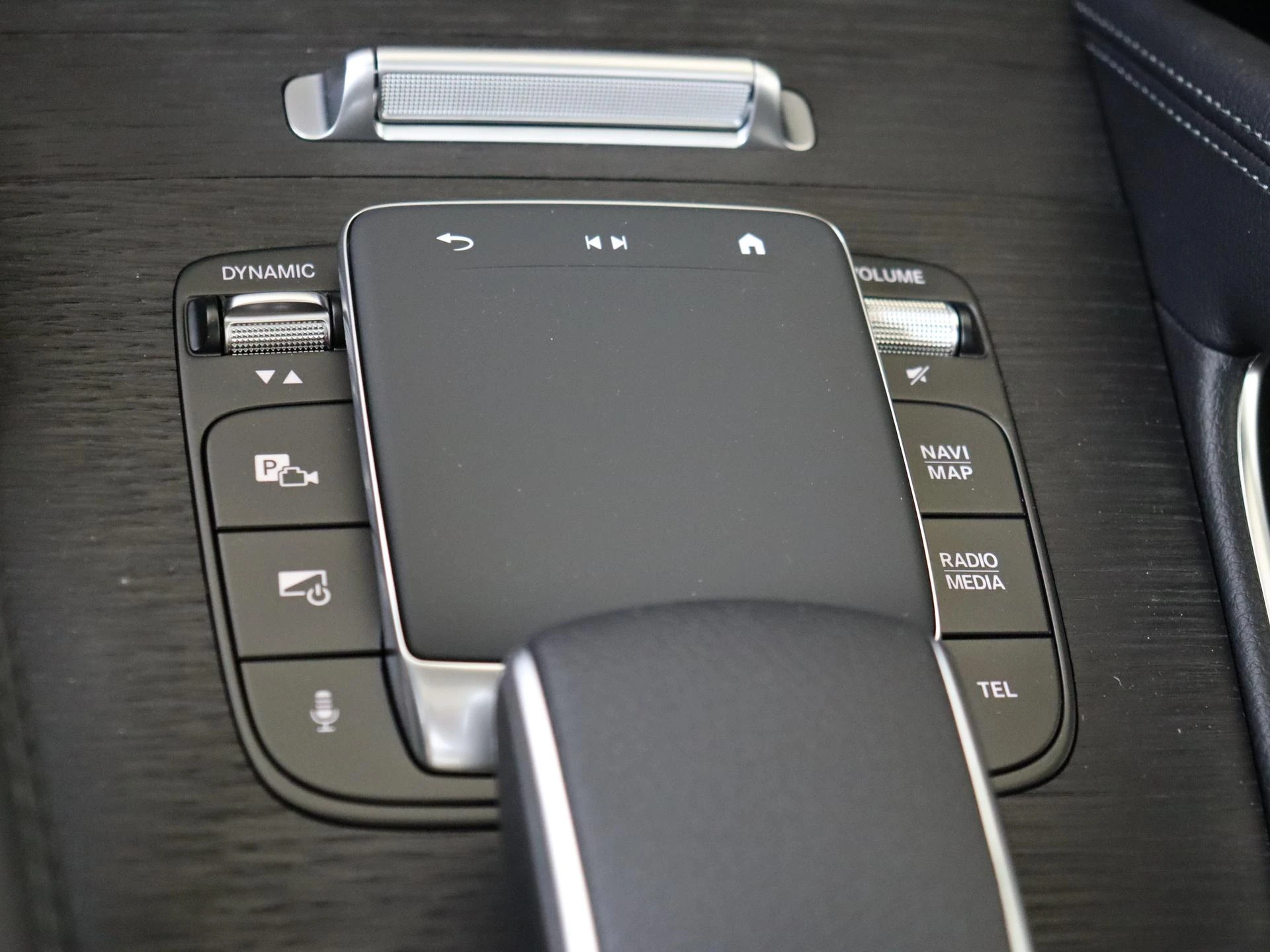 Mercedes-Benz-GLE-image-19