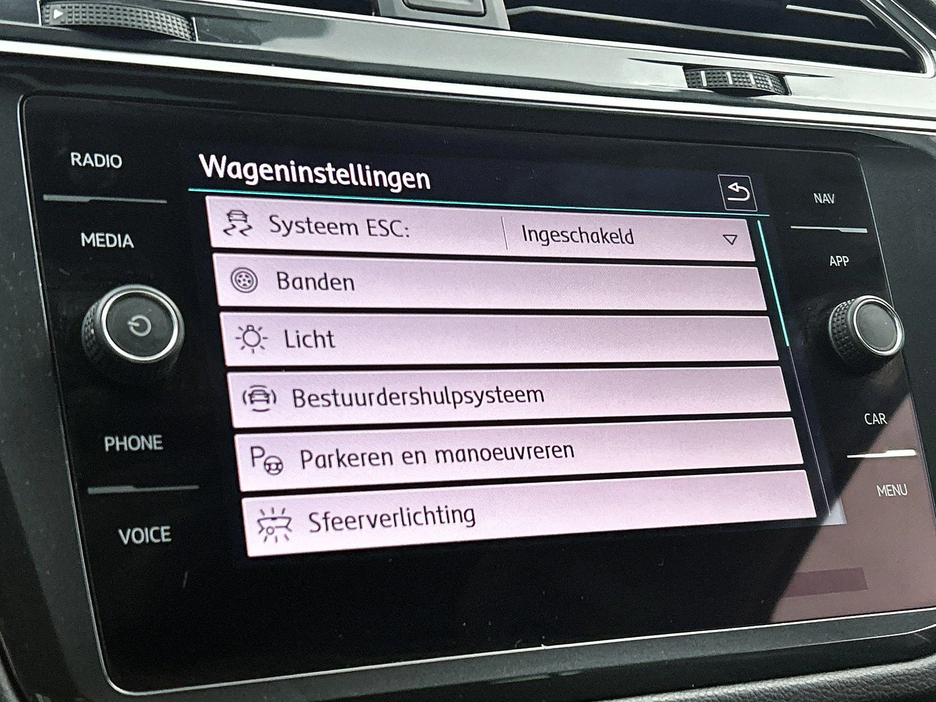 Volkswagen-Tiguan-image-11