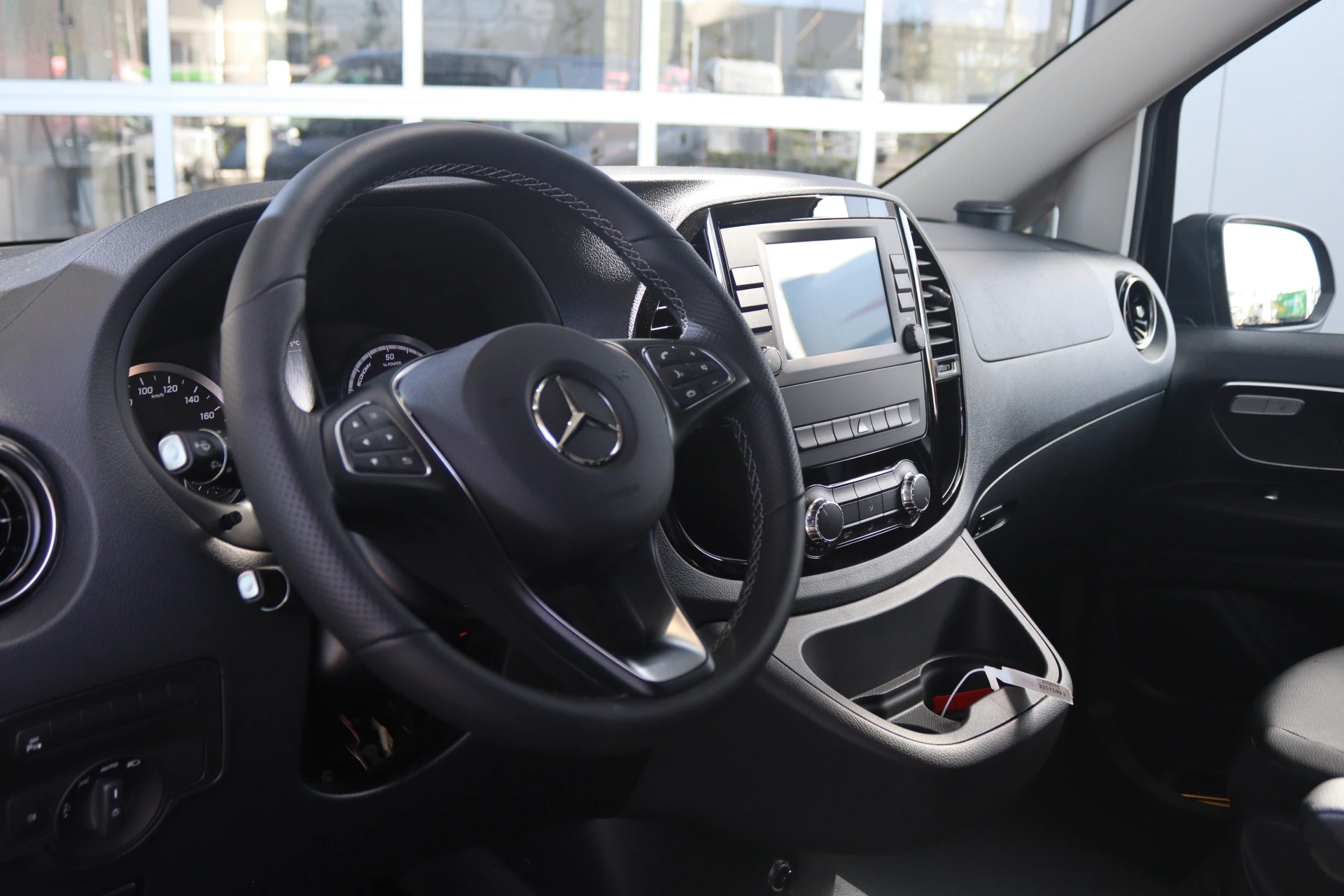 Mercedes-Benz-eVito-image-4