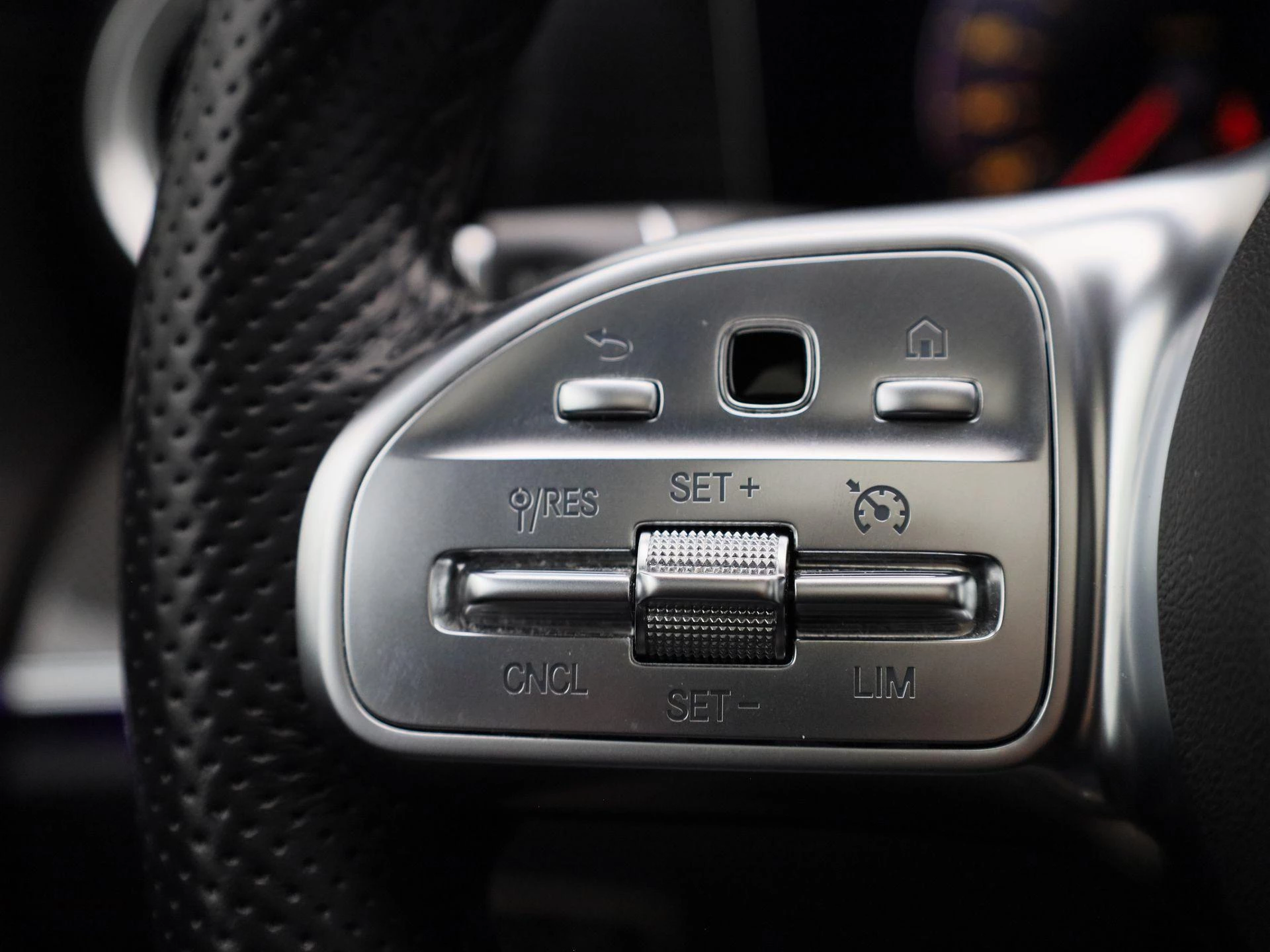 Mercedes-Benz-E-Klasse-image-17