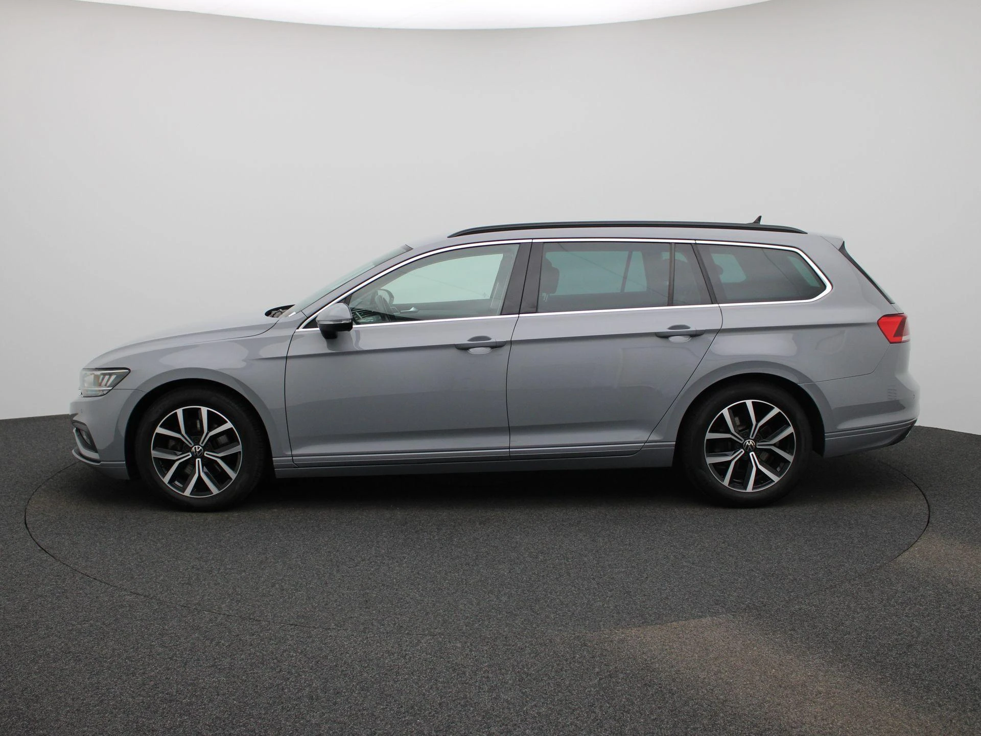 Volkswagen-Passat-image-3