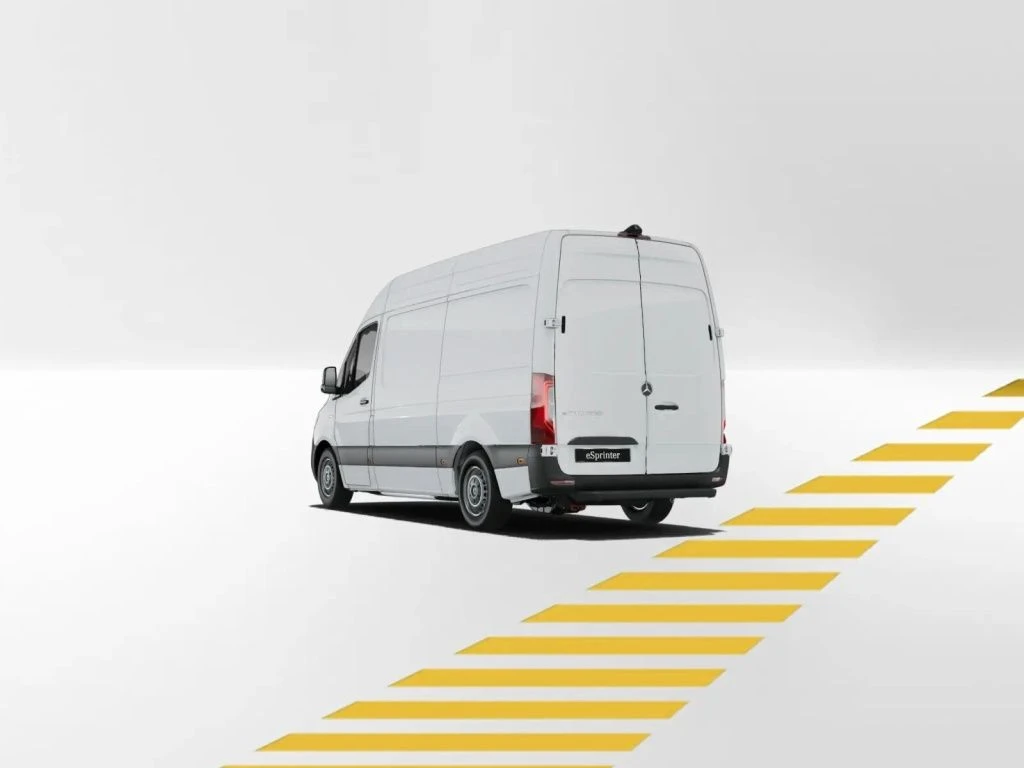 Mercedes-Benz-eSprinter 320-image-4