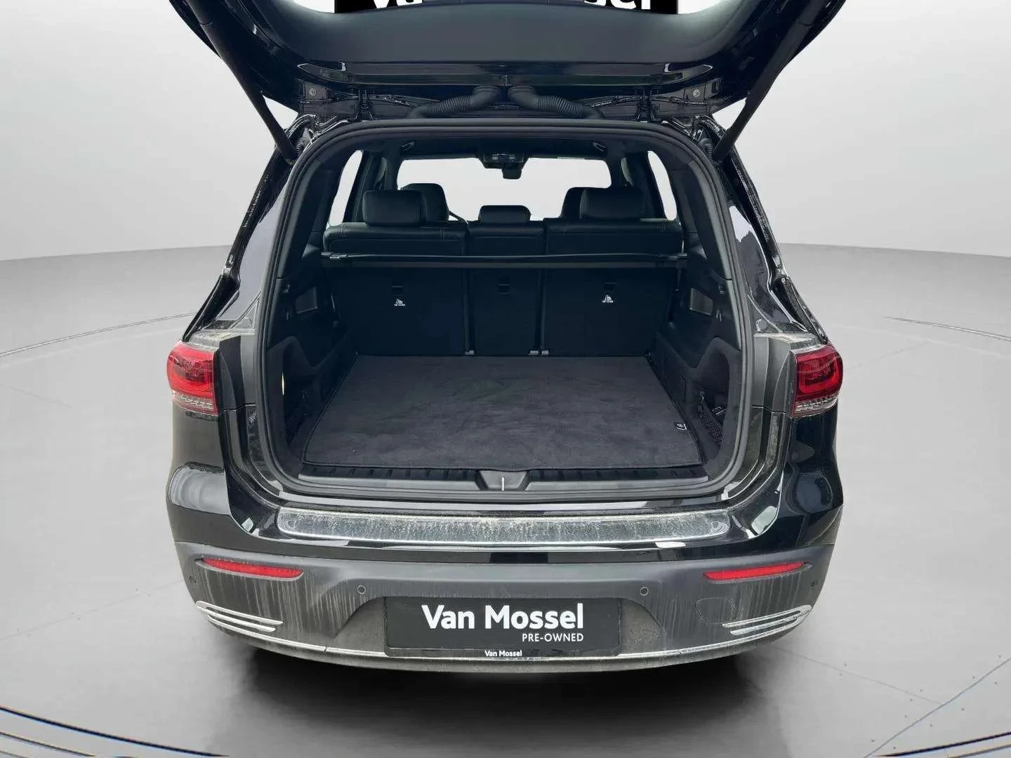 Mercedes-Benz-EQB-image-22