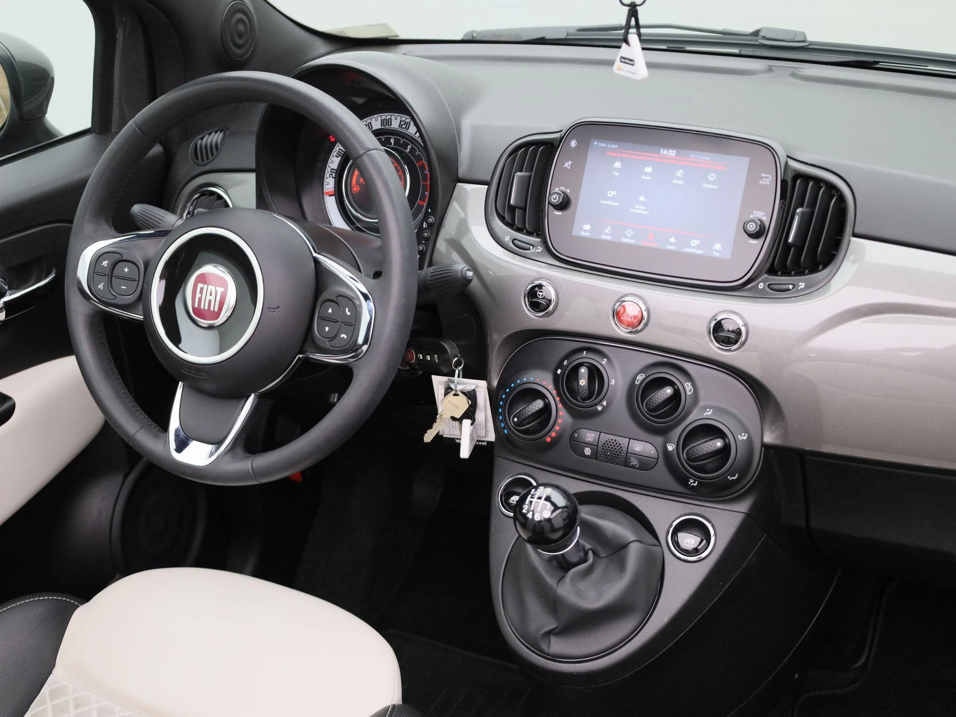 Fiat-500C-image-32