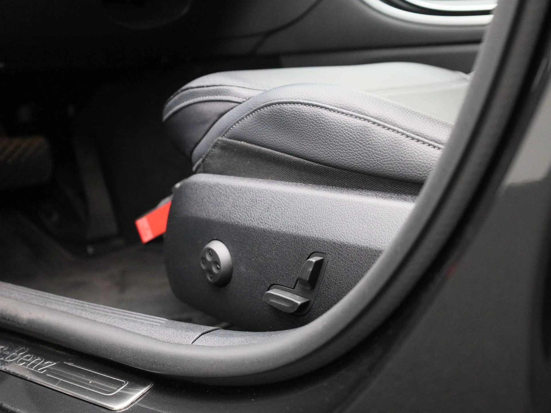 Mercedes-Benz-C-Klasse-image-32