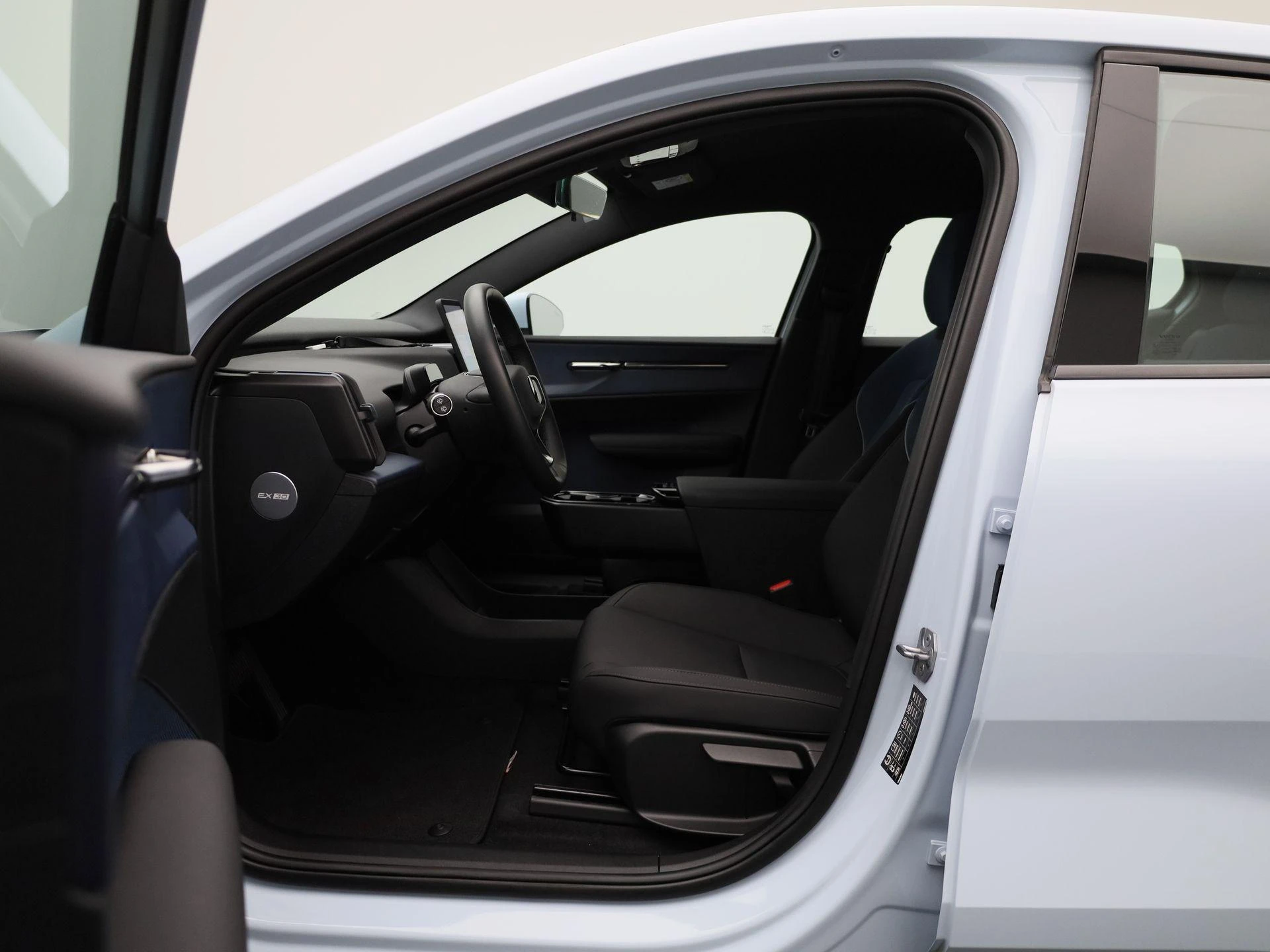 Volvo-EX30-image-8