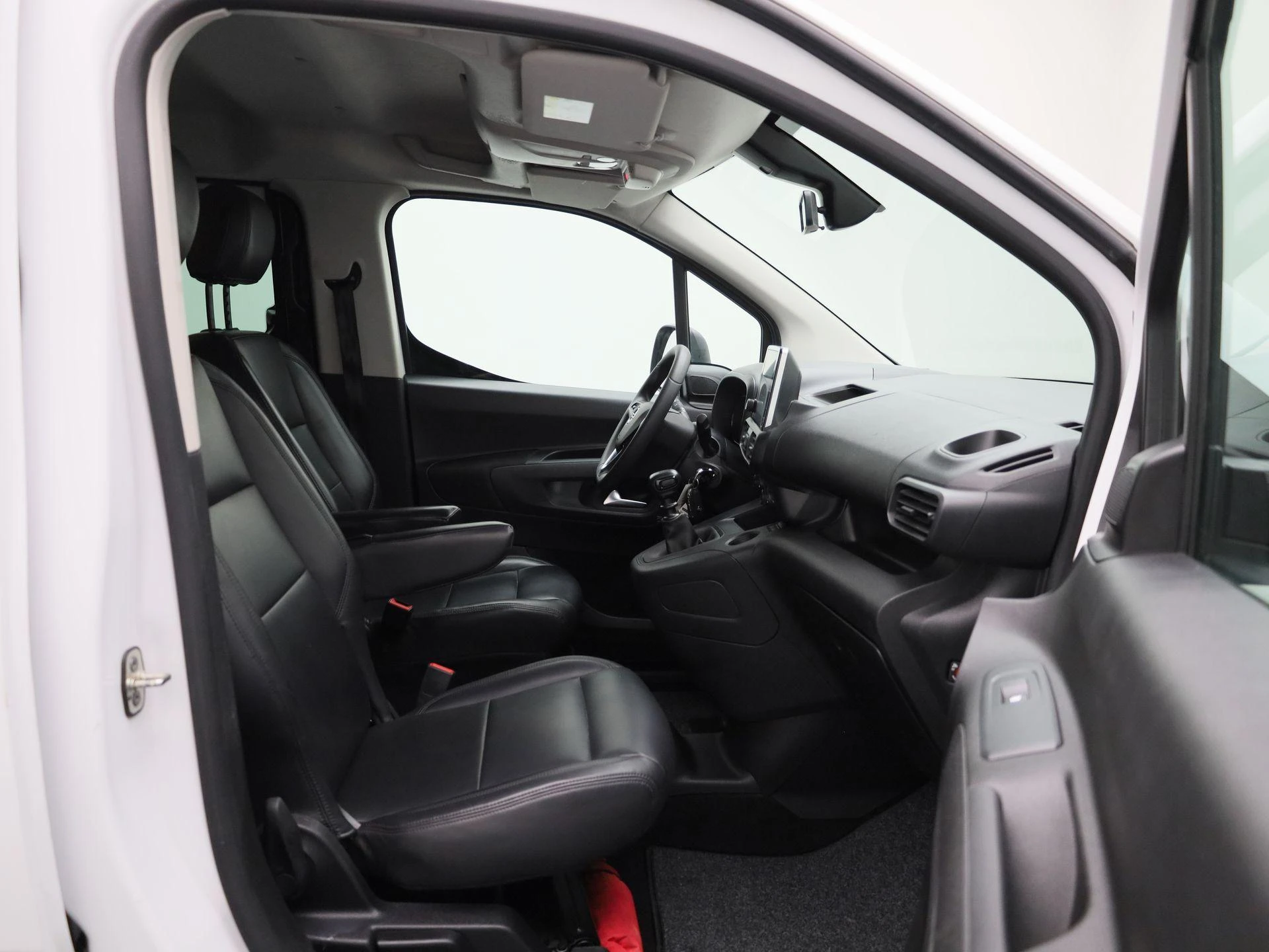 Opel-Combo Life-image-25