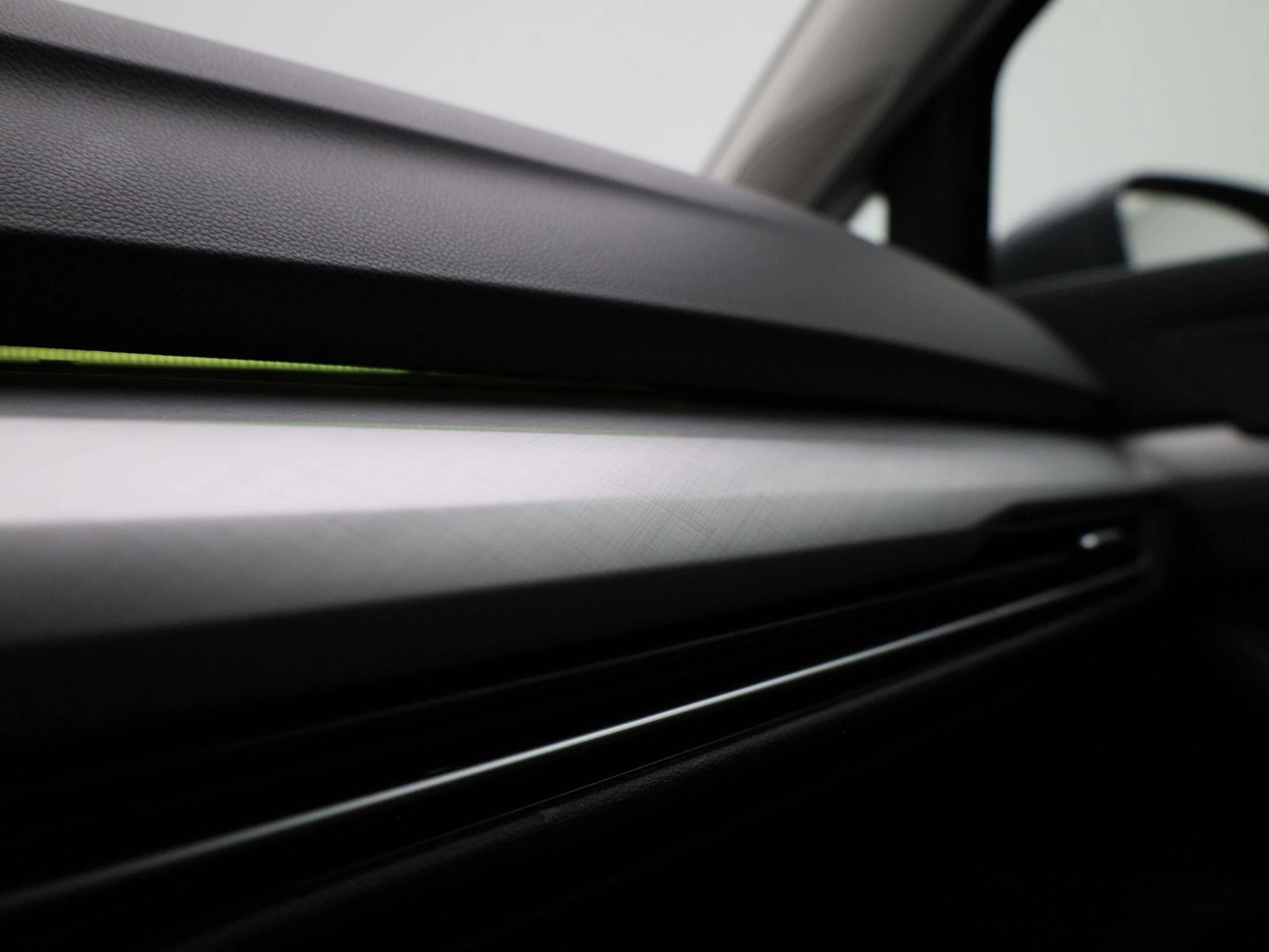 Volkswagen-Golf-image-23