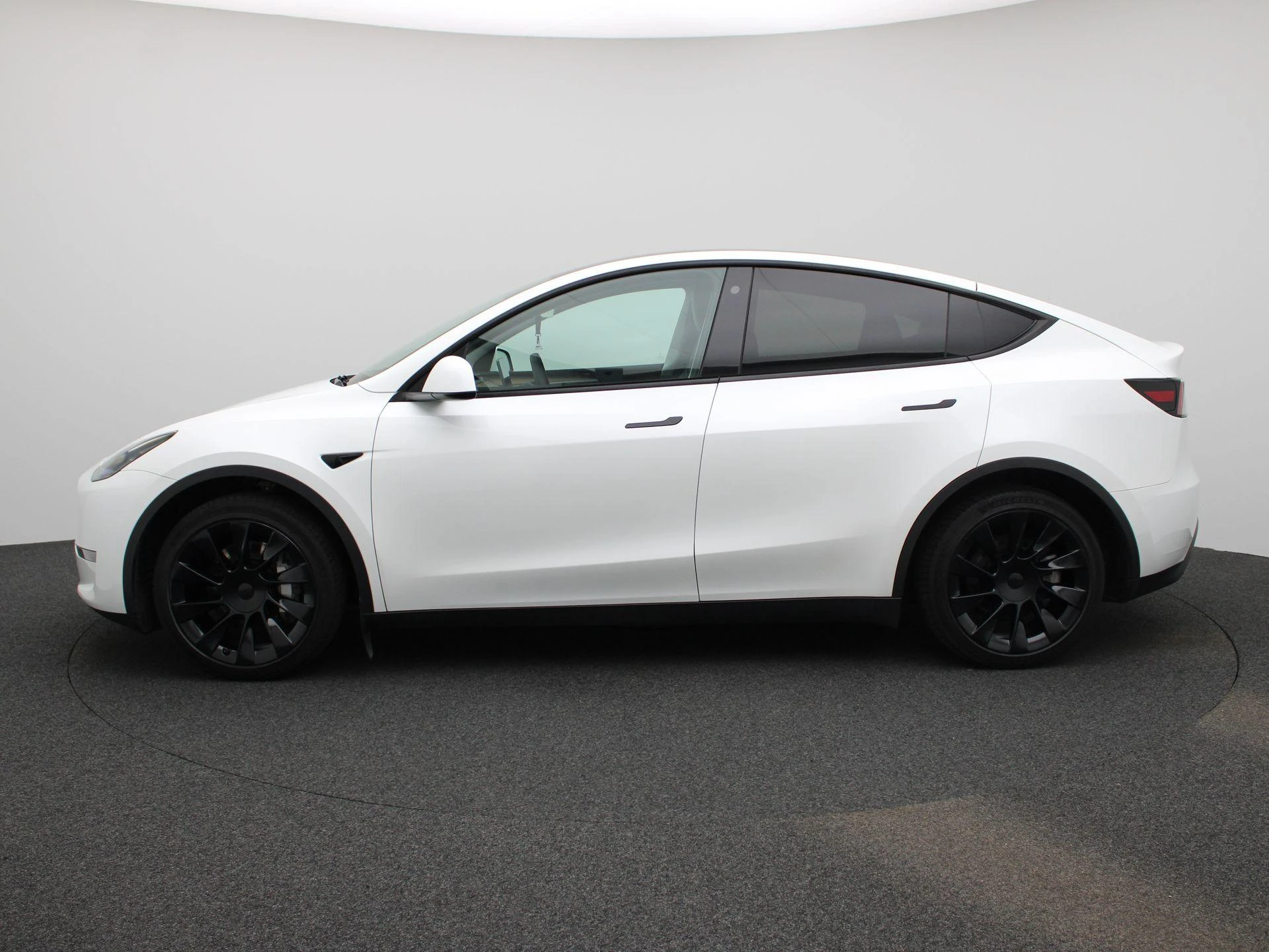 Tesla-Model Y-image-3